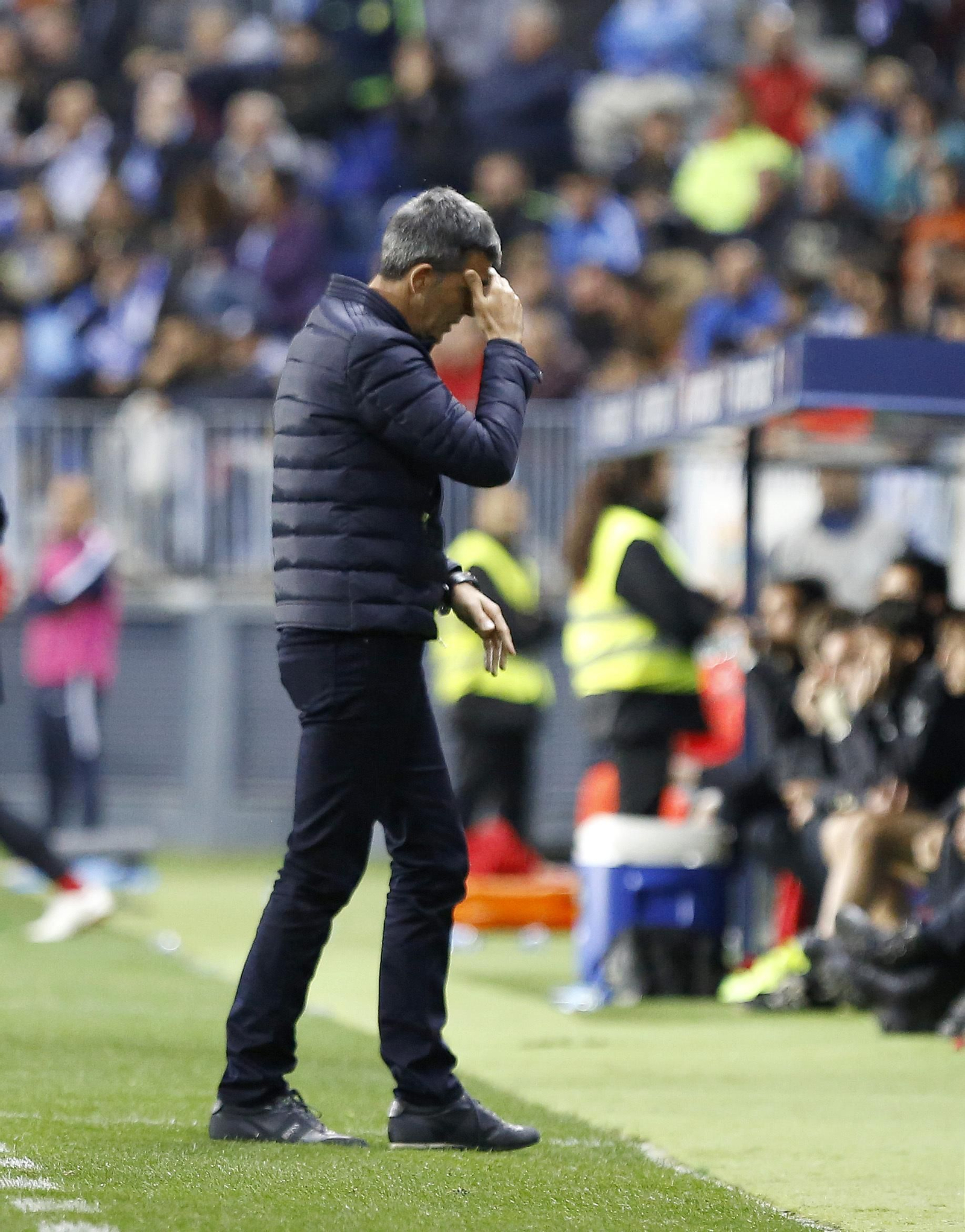 Muñiz se lamenta durante el partido.