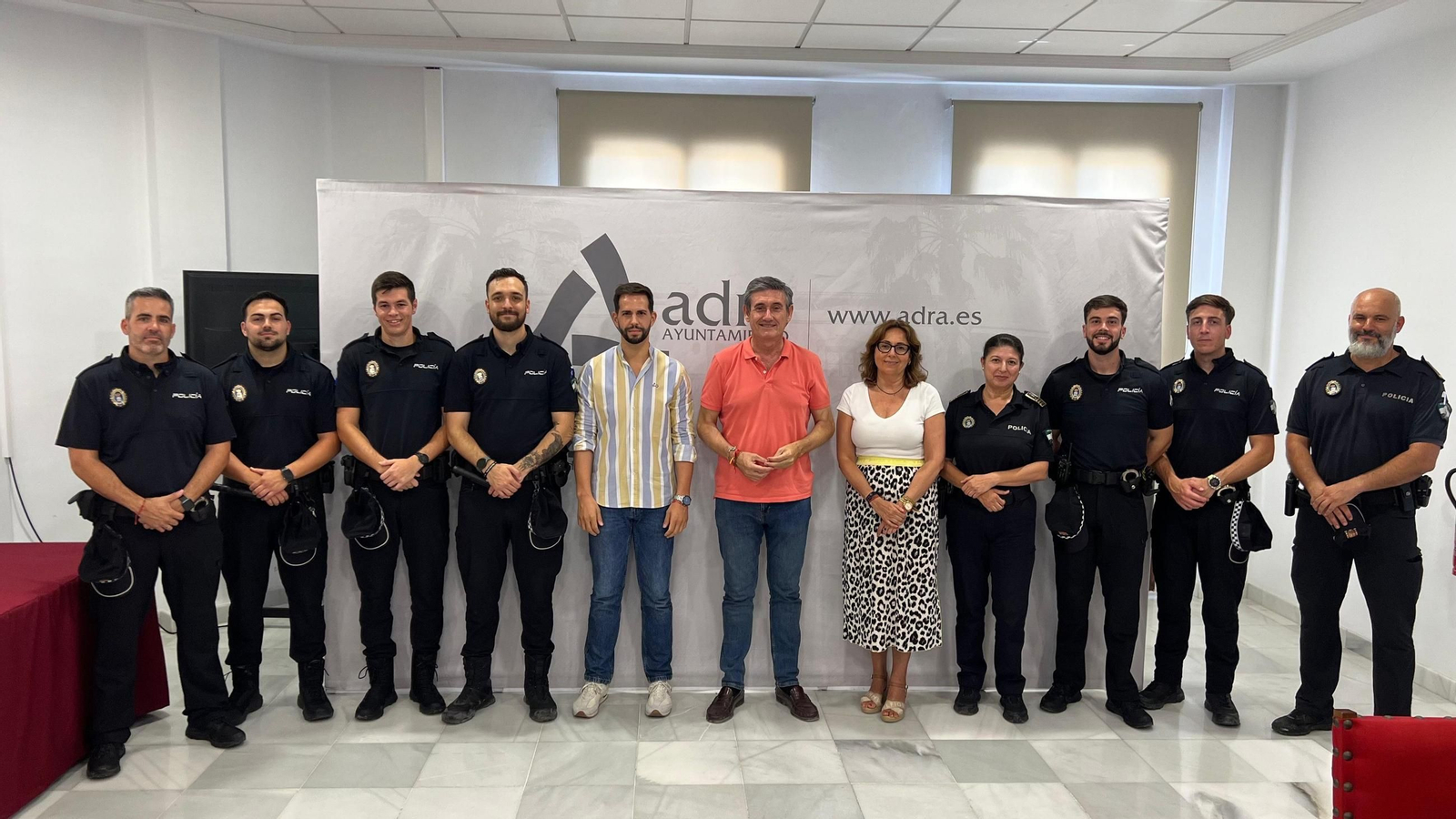 Seis nuevos policías locales.