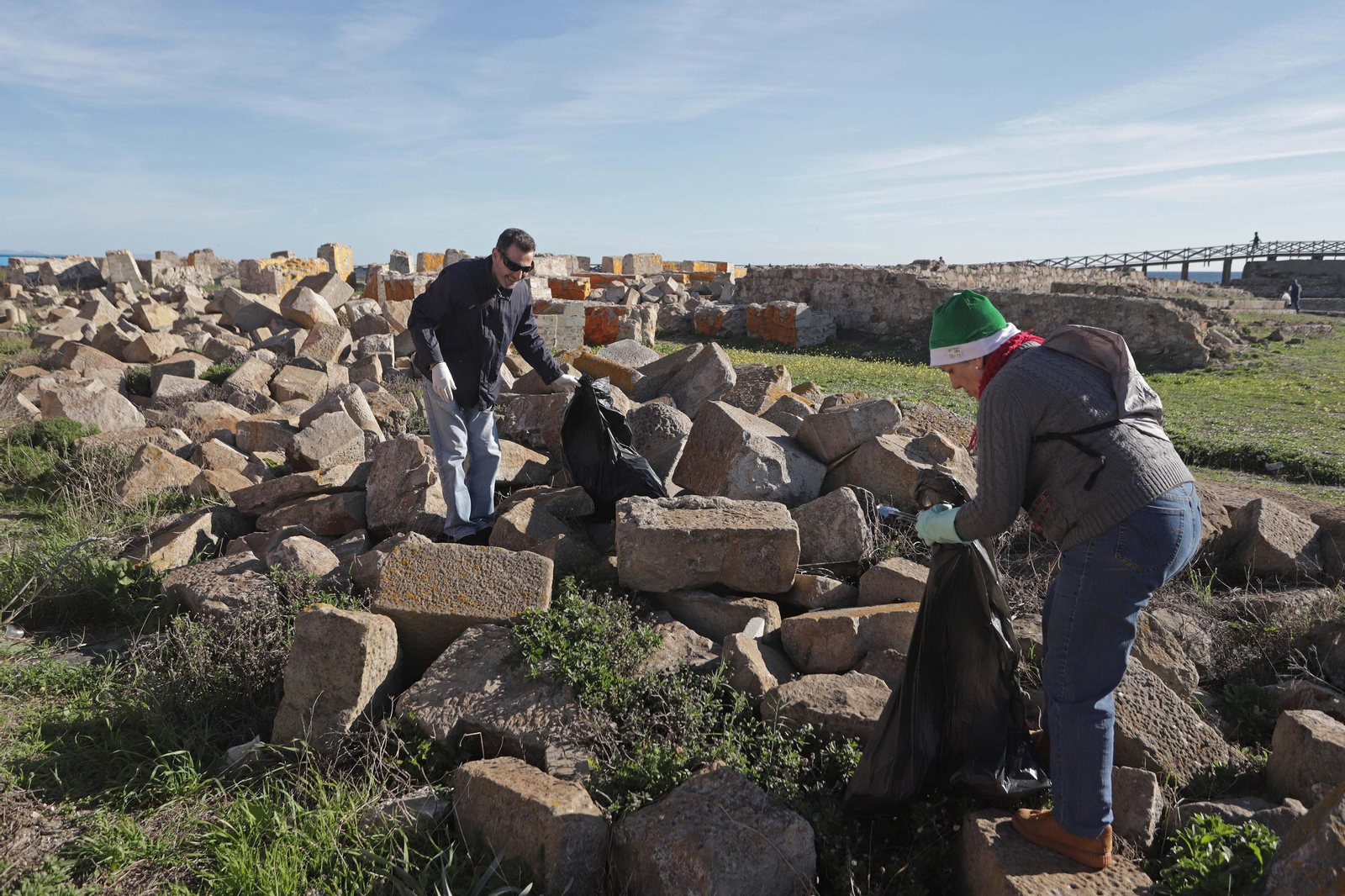 Limpieza del Fuerte Santa Bárbara de La Línea