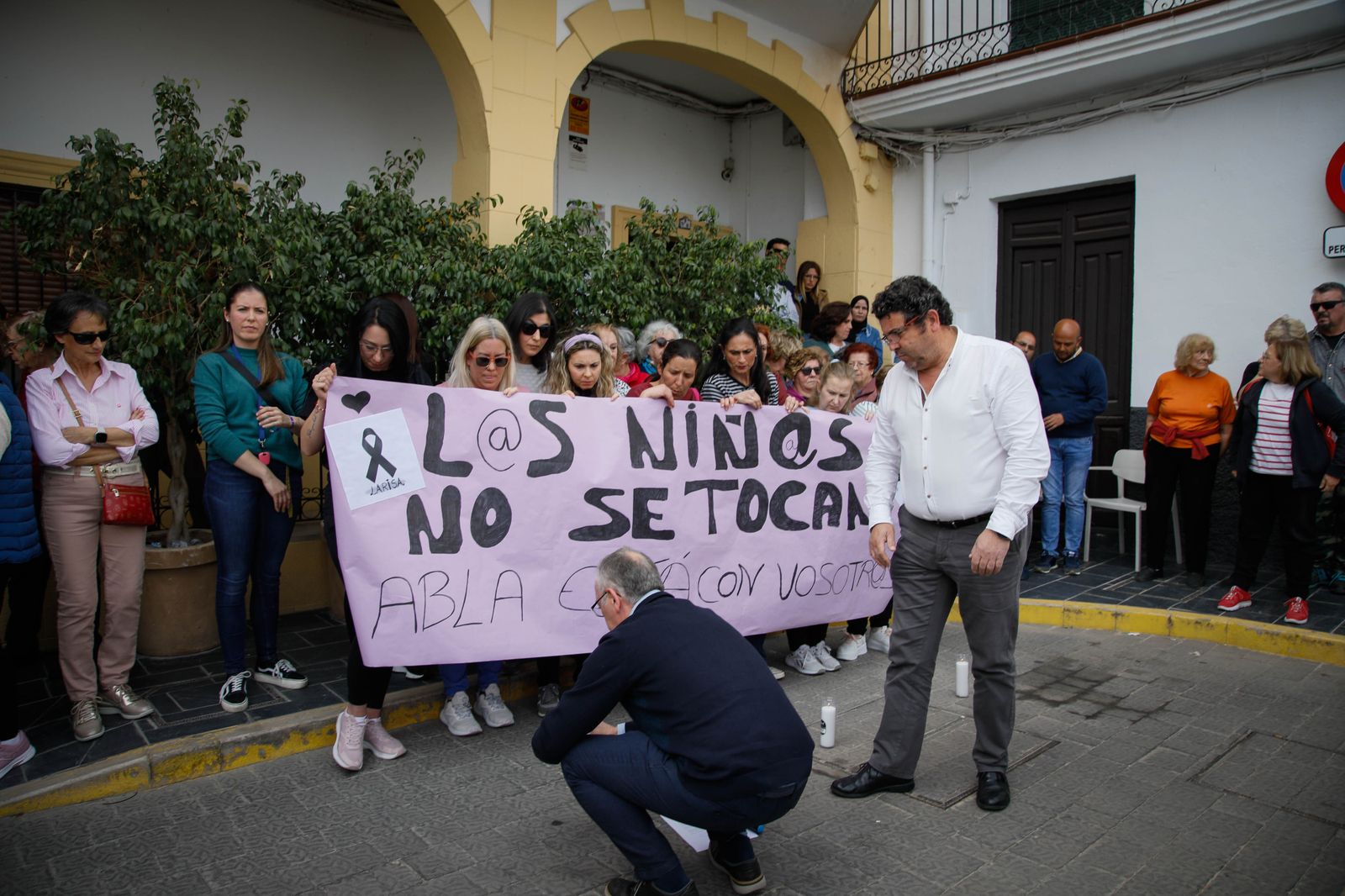 Minuto de silencio en Abla por el parricidio de Las Alcubillas de Alboloduy