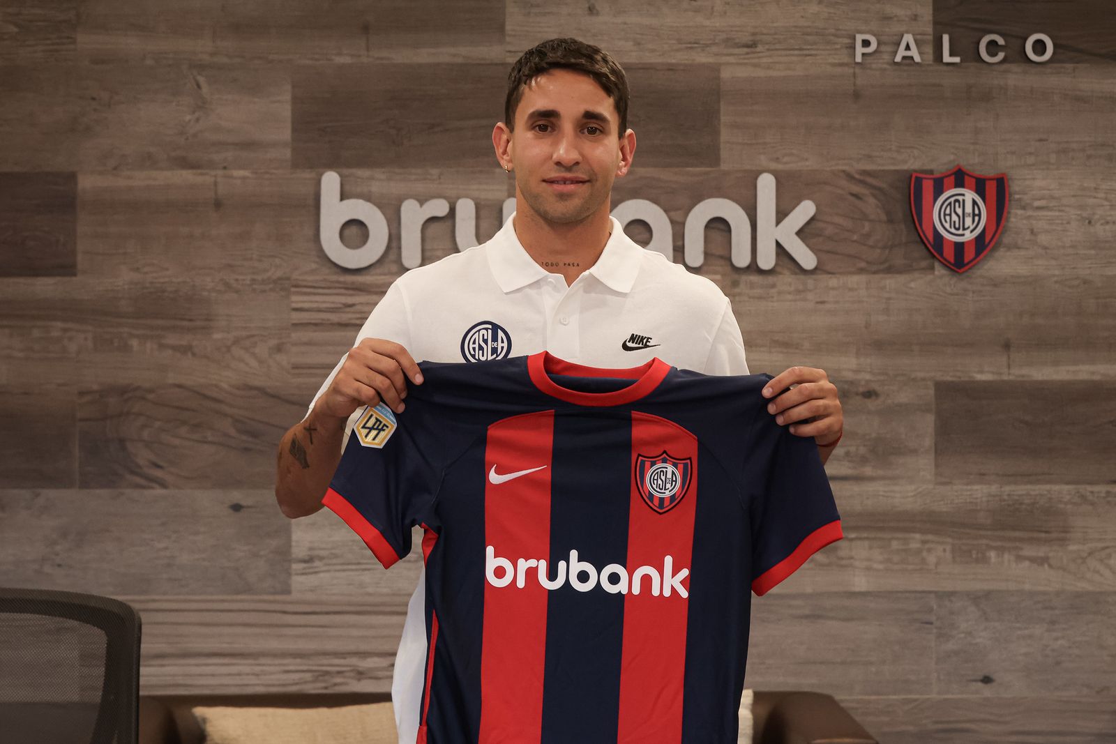 Emanuel Cecchini posa.