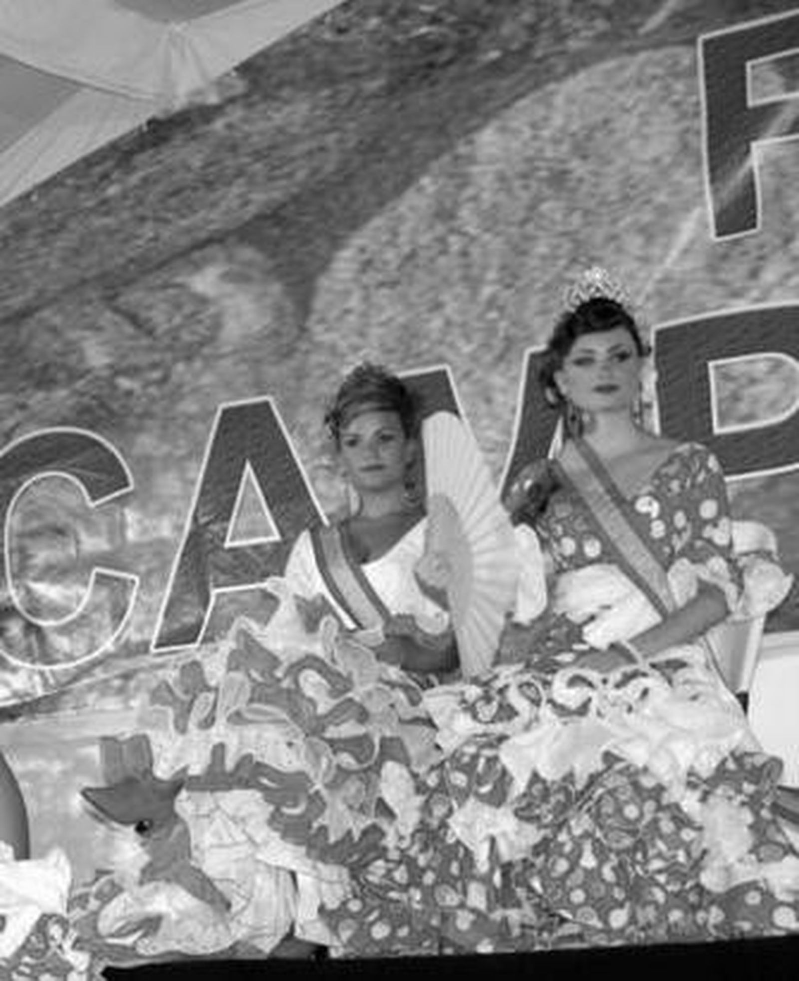 La reina juvenil de Campamento, a la izquierda, y la reina juvenil de Guadiario, a la derecha, ayer.