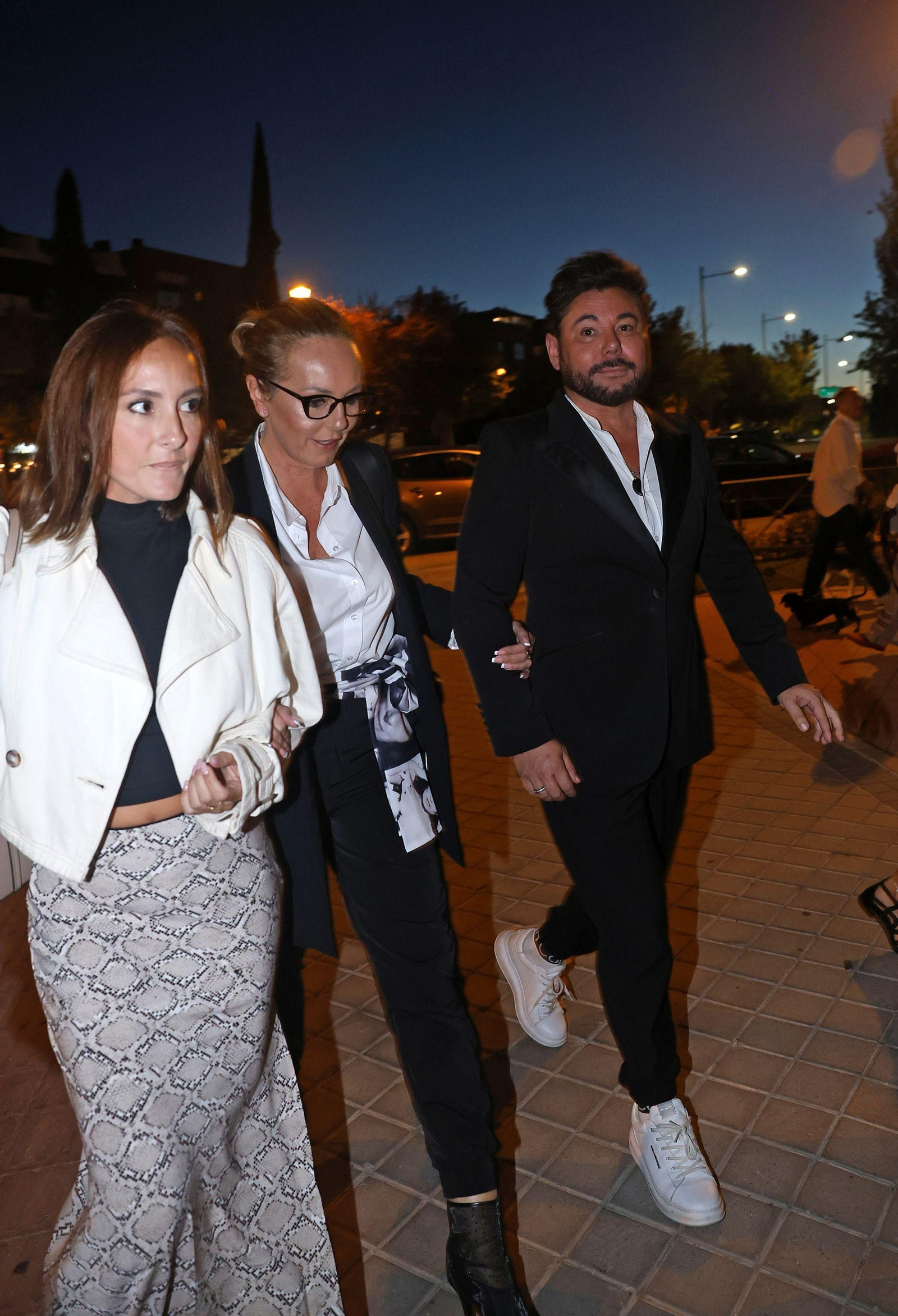 Anabel Dueñas y Rocío Carrasco, a quien María Teresa dio su primera oportunidad en televisión Anabel Dueñas y Rocío Carrasco, a quien María Teresa dio su primera oportunidad en televisión