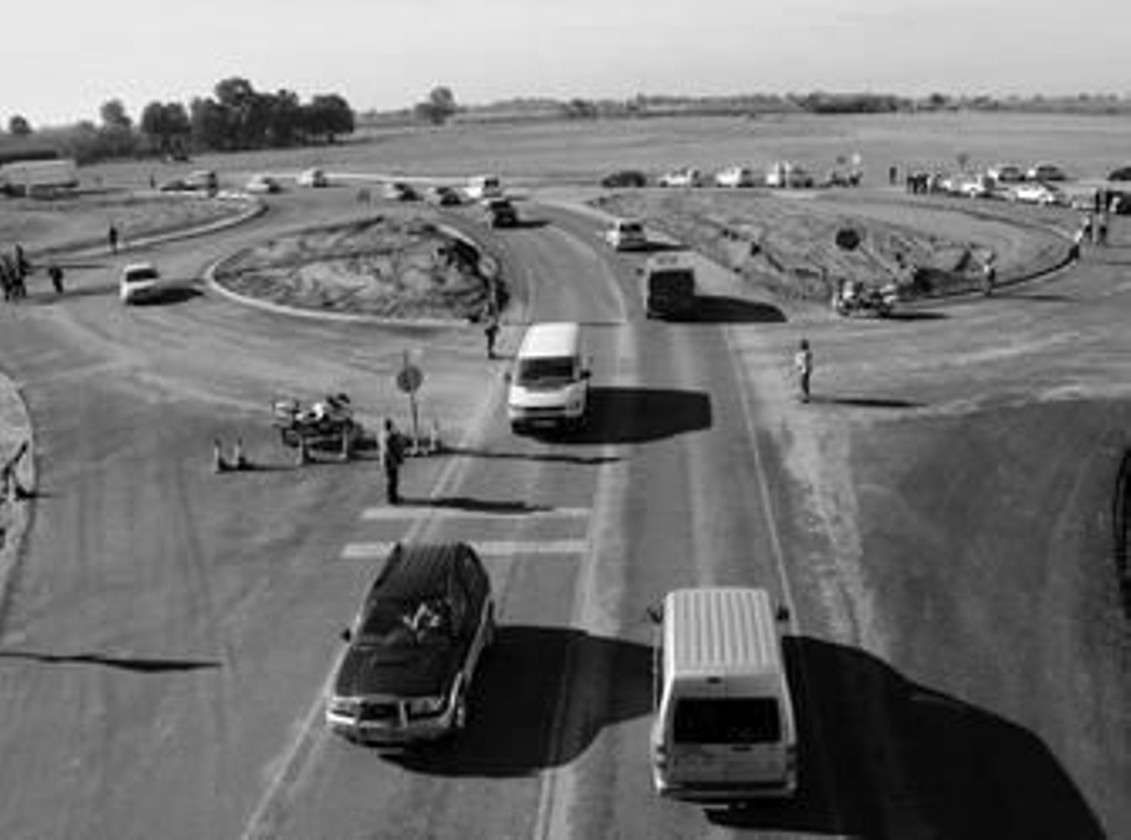 Los vehículos circulaban ayer por el último tramo de la A-376 tras ser abierto al tráfico.