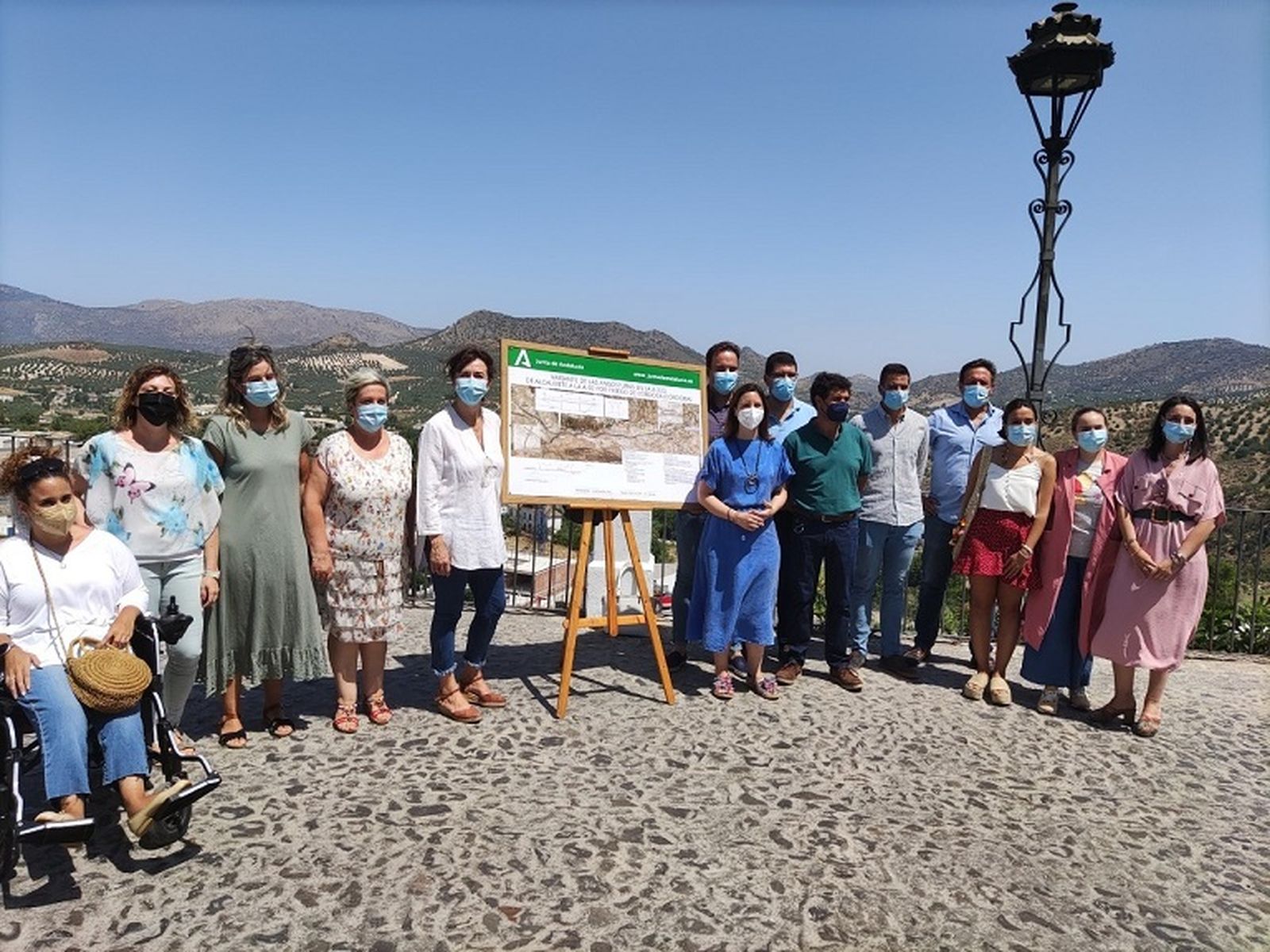 La alcaldesa de Priego y la delegada de Fomento, en Priego de Córdoba.