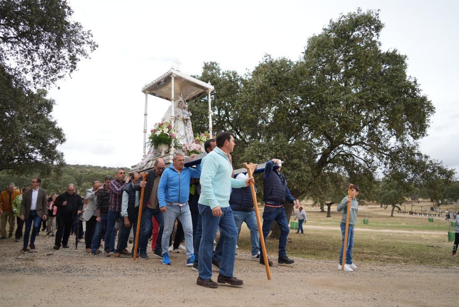 La Virgen de Luna sale en procesión en rogativa de lluvia, en fotografías