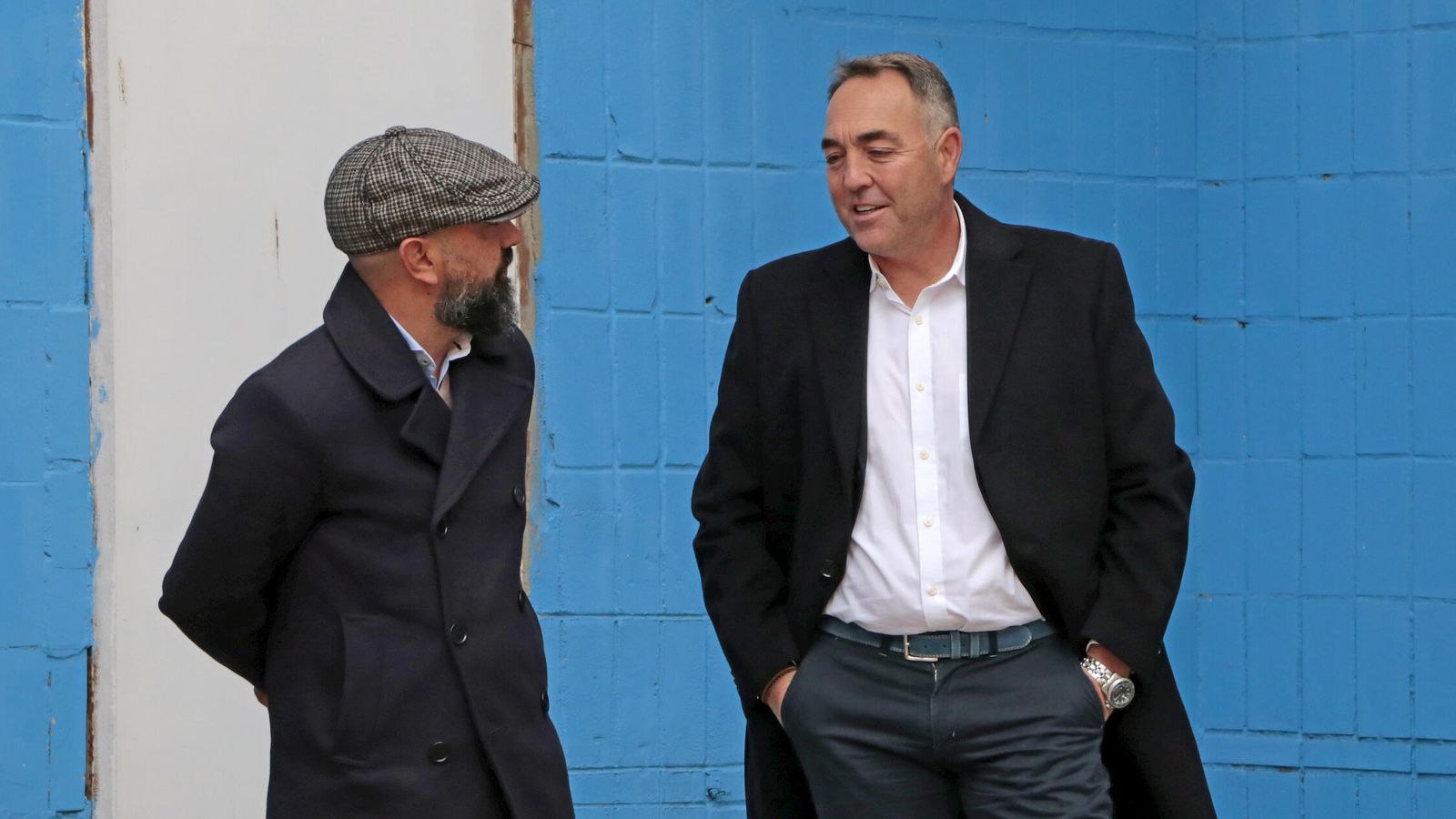 Juan Luis Gil charla con Óscar Garvín en la presentación de Gestar Sport.