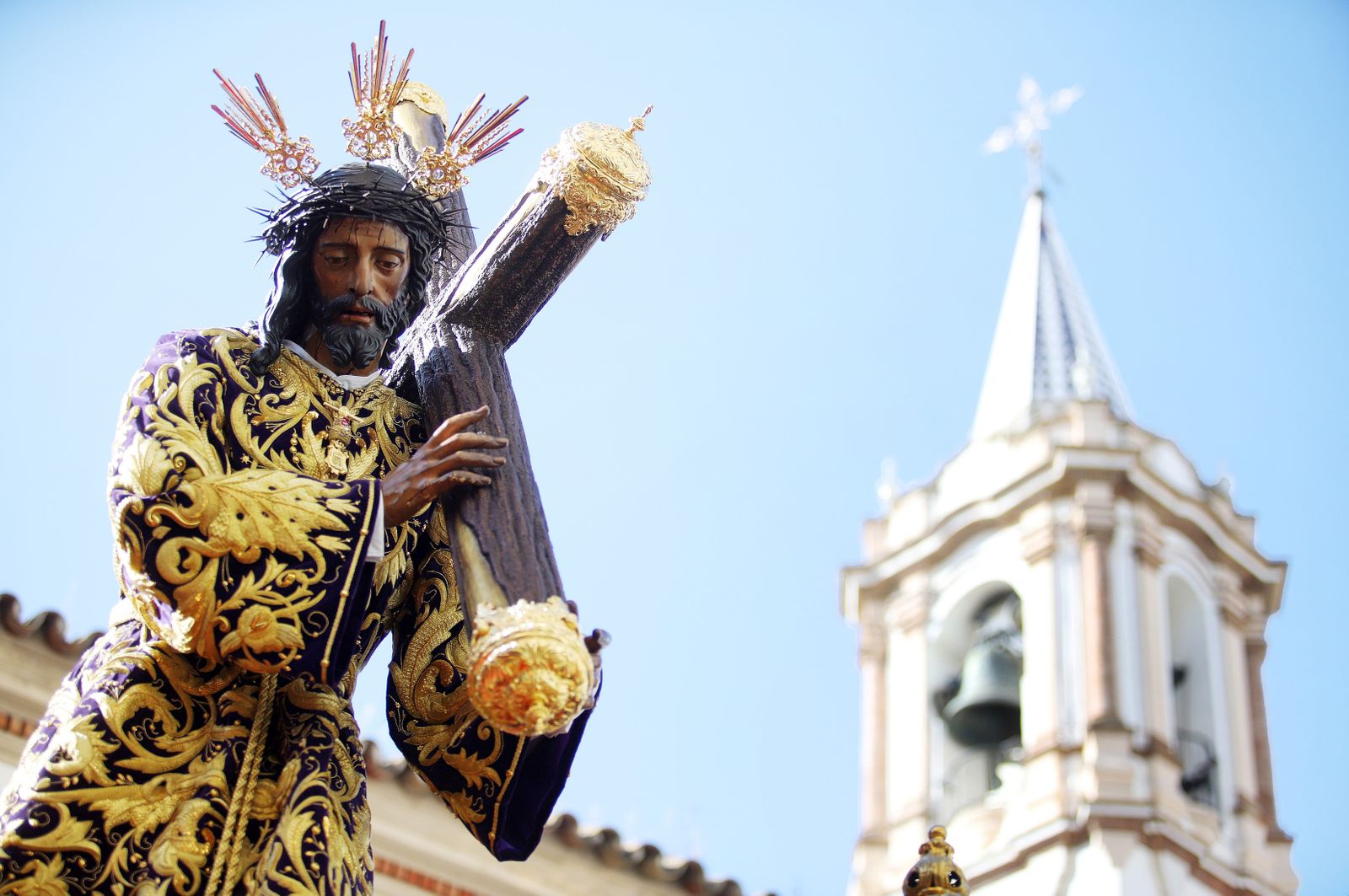 La Hermandad El Nazareno en la madrugá de la Semana Santa de Huelva 2023, en imágenes