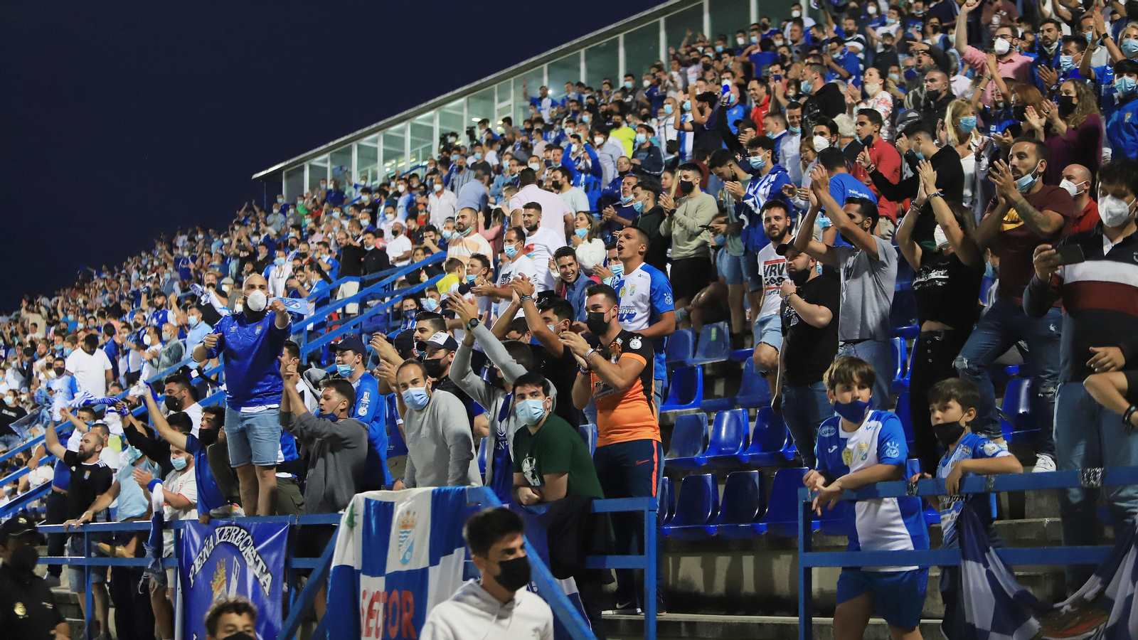 Imágenes de la semifinal por el ascenso entre el  Xerez CD - Puente Genil