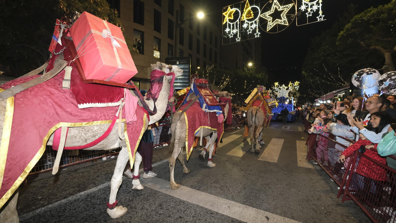 Imágenes de la Cabalgata de los Reyes Magos en Almería