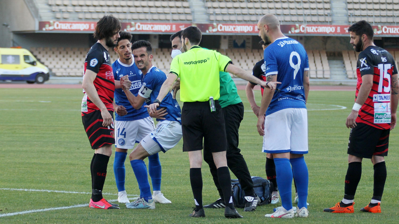 Imágenes del Xerez DFC contra Salerm Puente Genil en Chapín