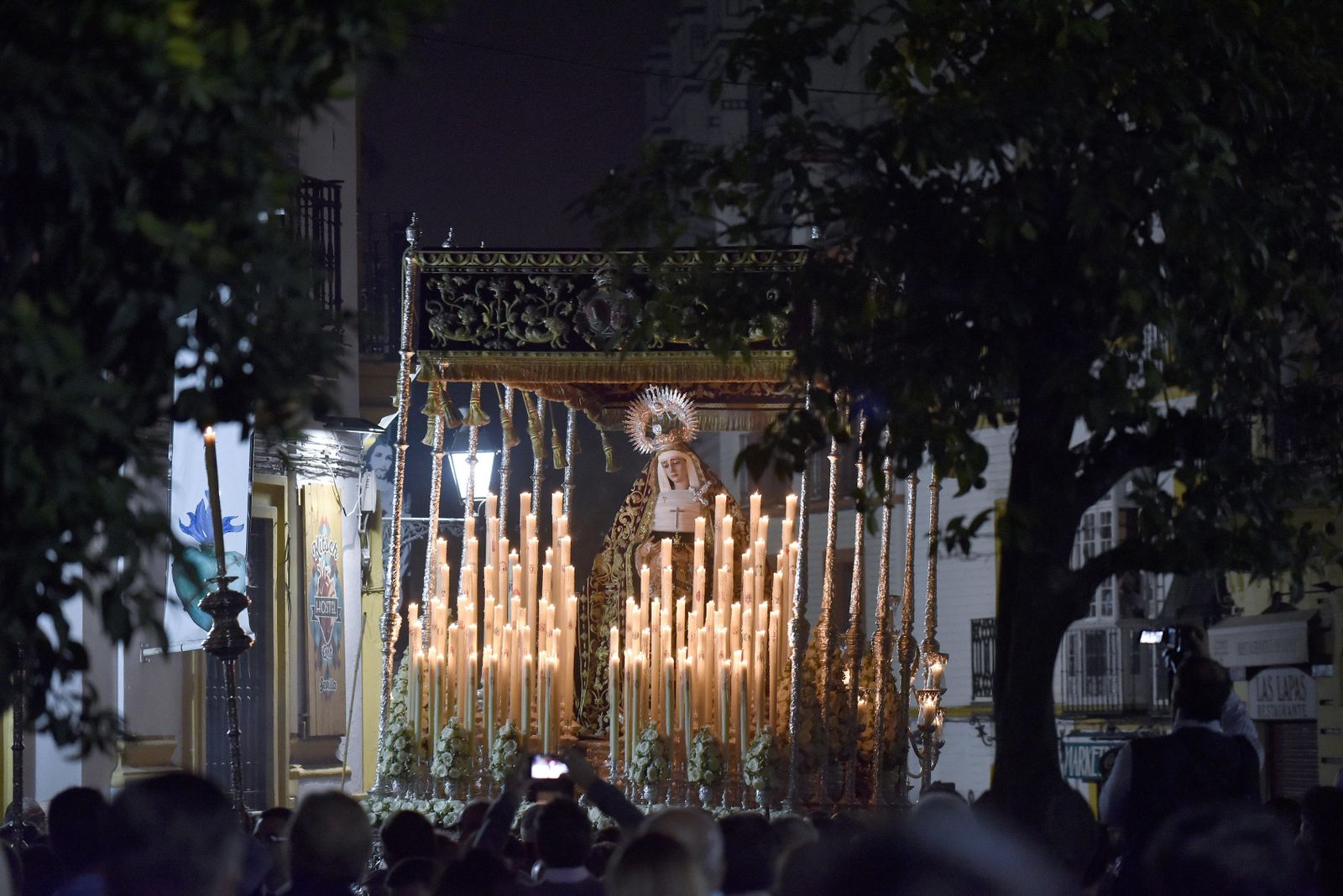La Virgen de la Victoria, en rosario de aurora a la Catedral