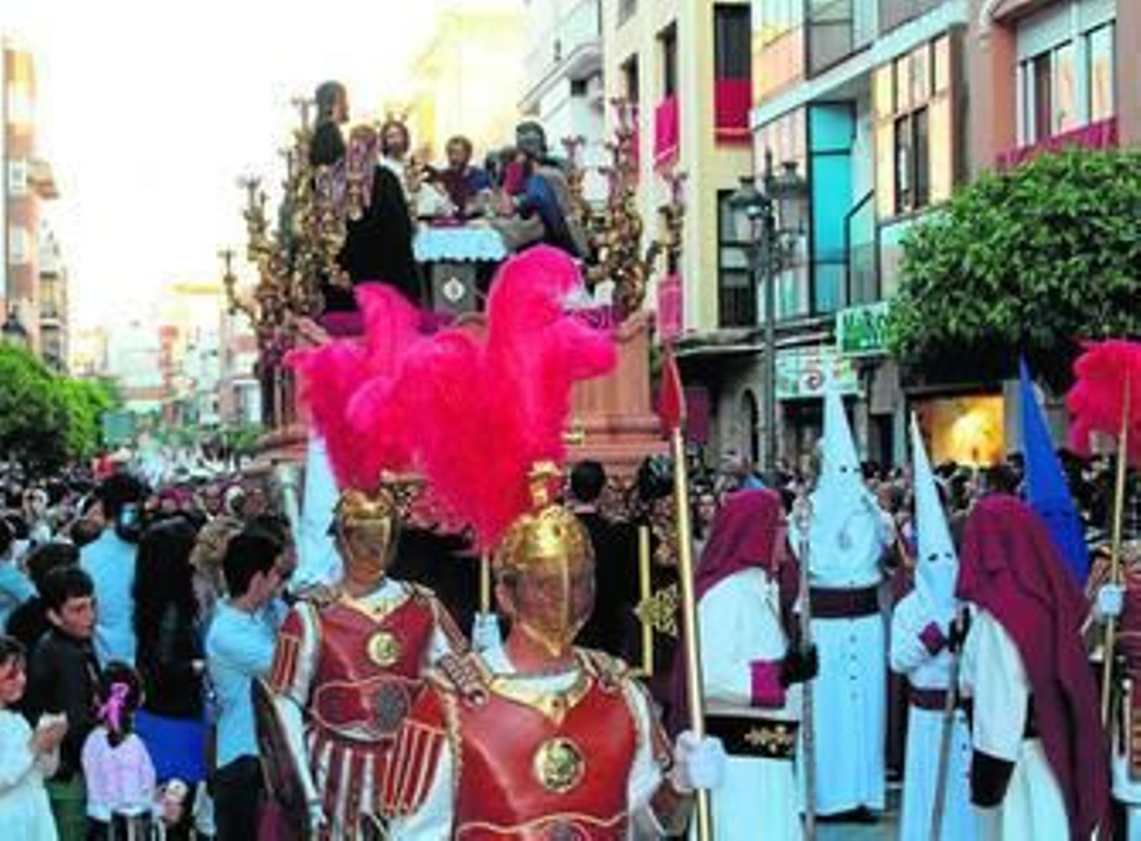 Puente Genil. El paso de la Antigua Hermandad y Cofradía Sacramental de la Sagrada Cena de Jesús.