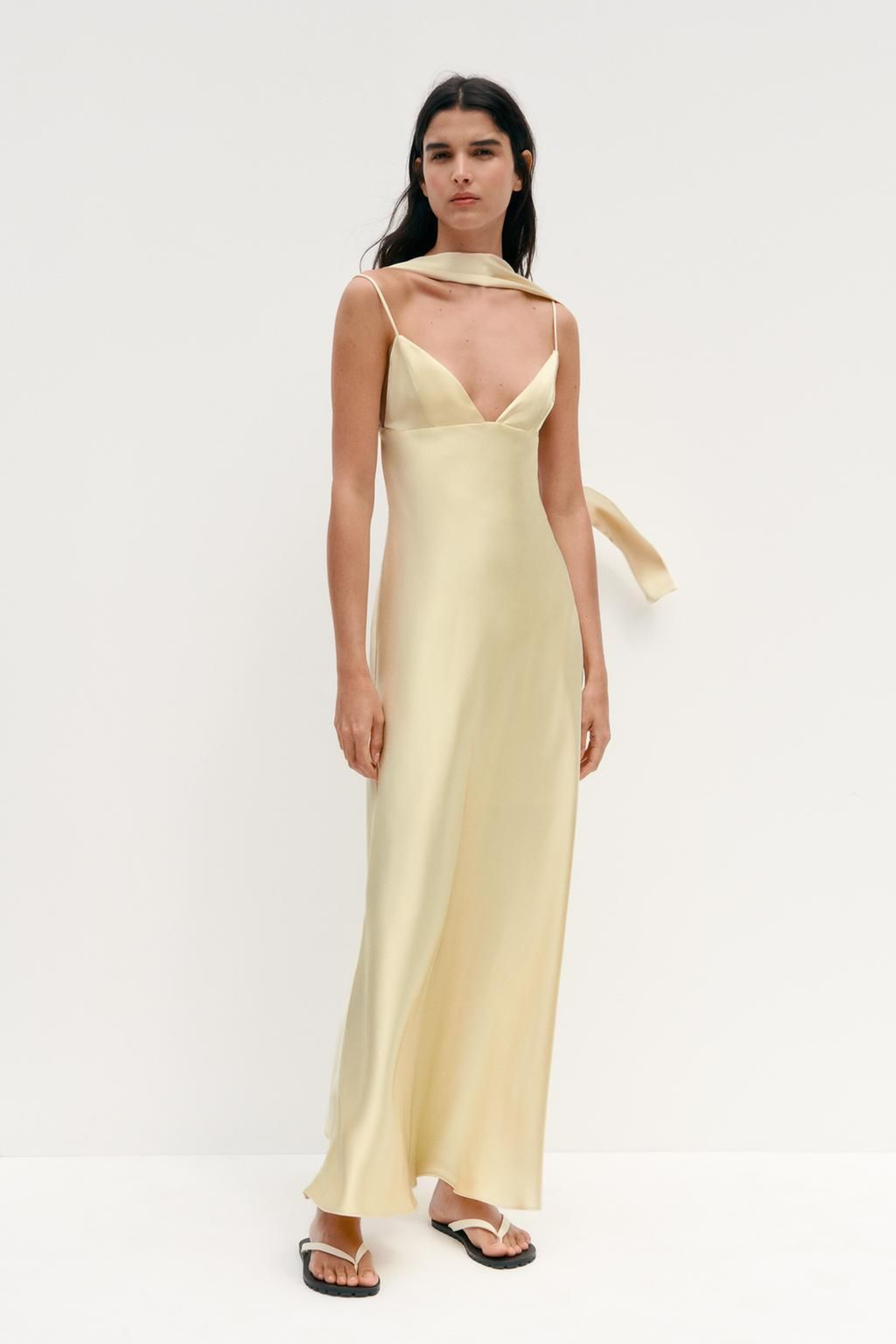 Vestido amarillo de Zara. Vestido amarillo de Zara.