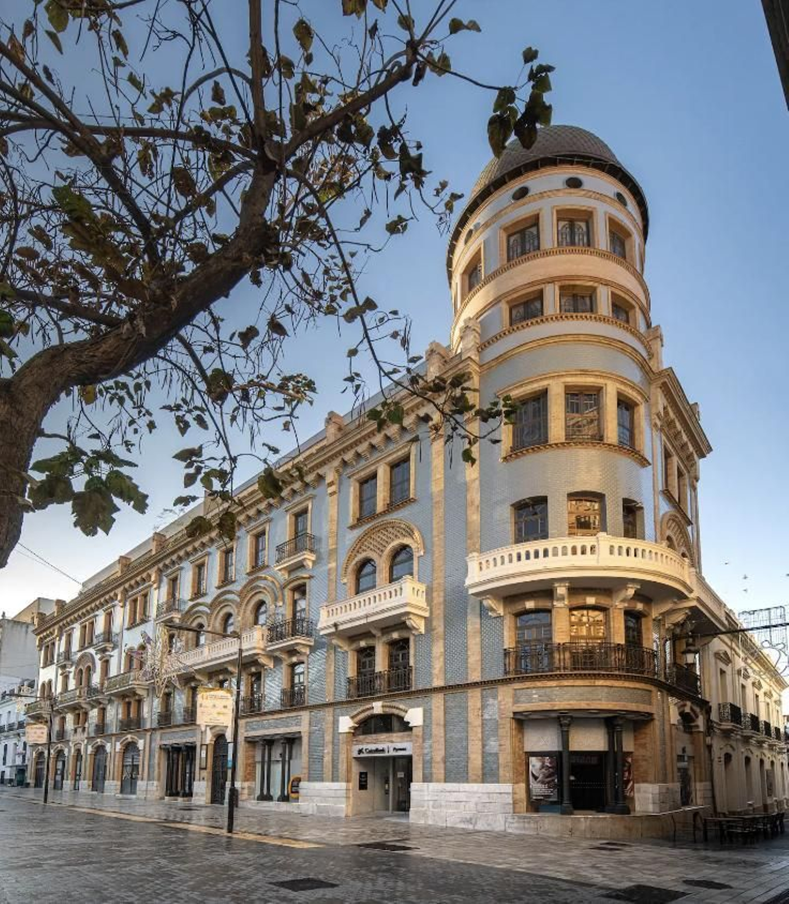 ¿Te gustaría alojarte en la cúpula del antiguo Hotel París de Huelva?