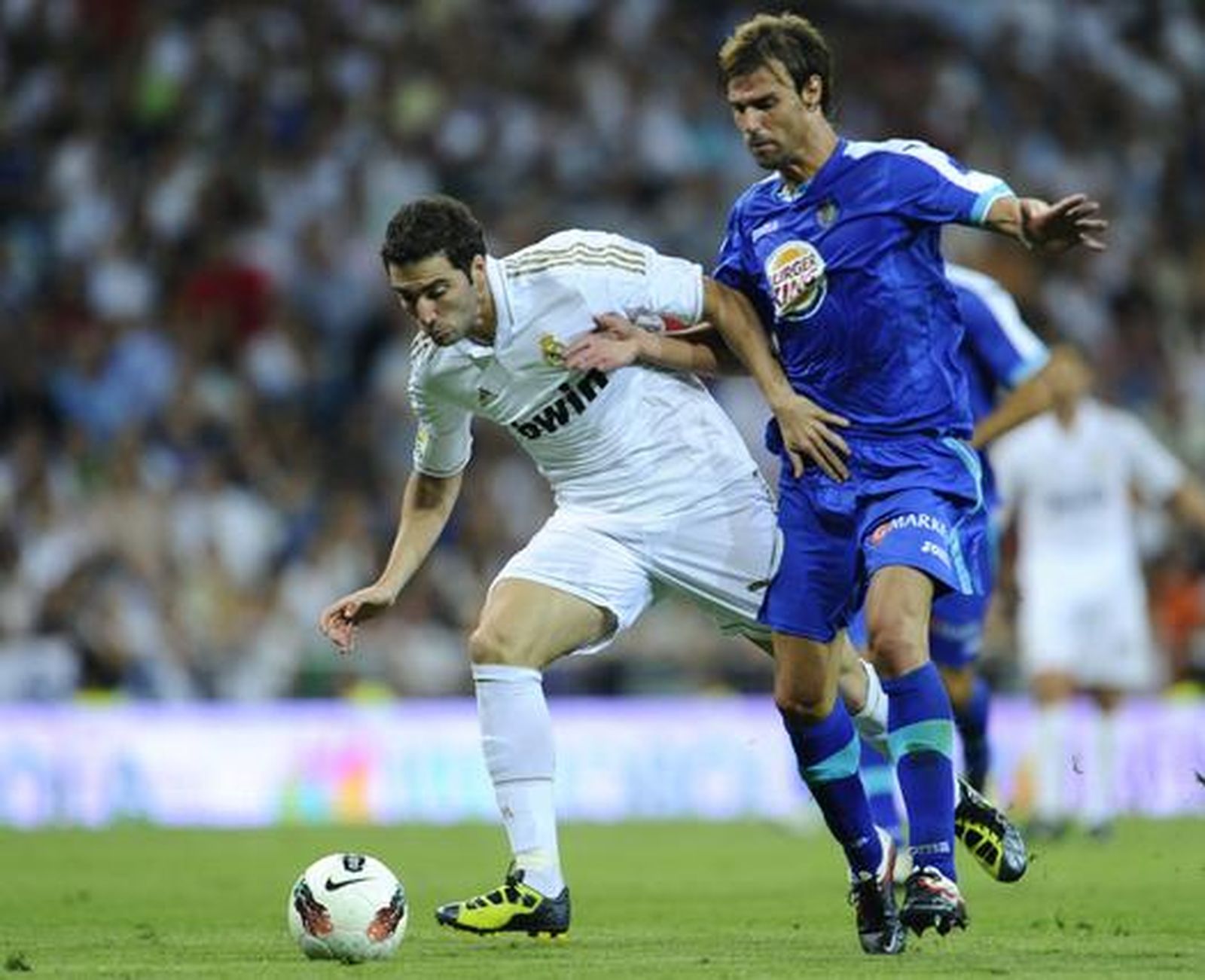 El Real Madrid cumple ante el Getafe en el Bernabéu (4-2). / AFP