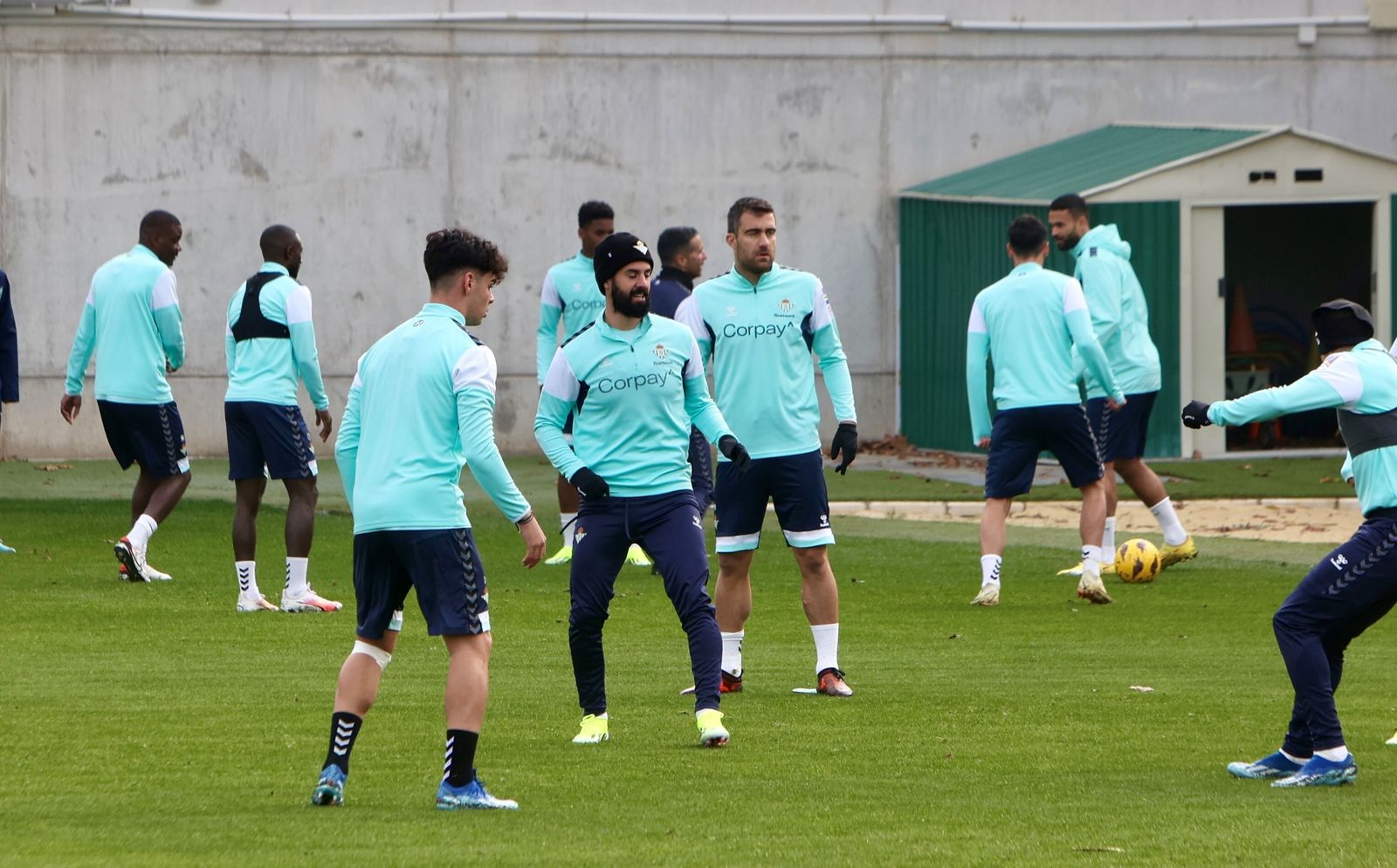 Las fotos del primer entrenamiento de Johnny Cardoso con el Betis