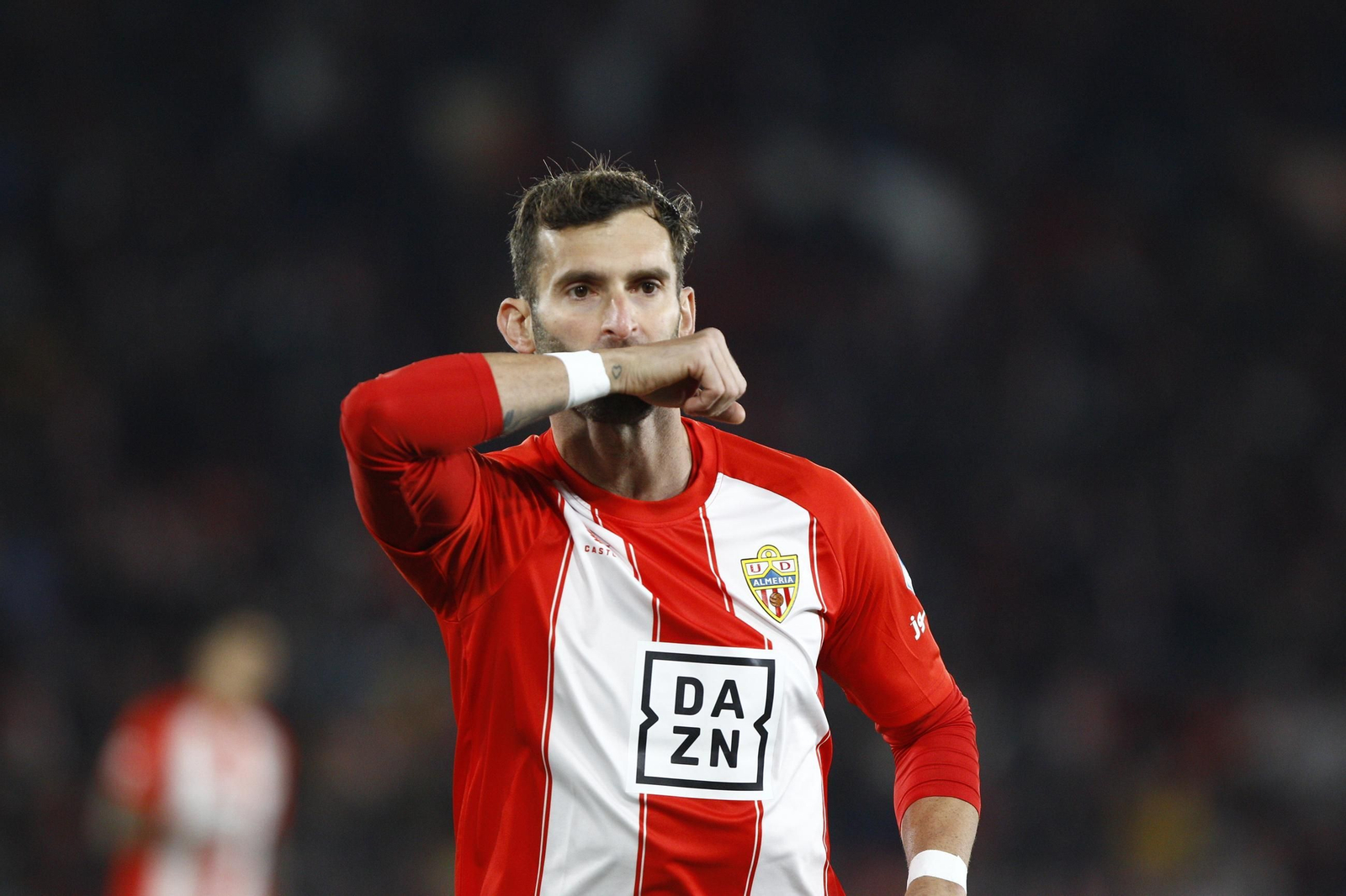 La U.D. Almería se impone por 1-0 al C.D. Mirandés y alcanza la segunda plaza, en imágenes