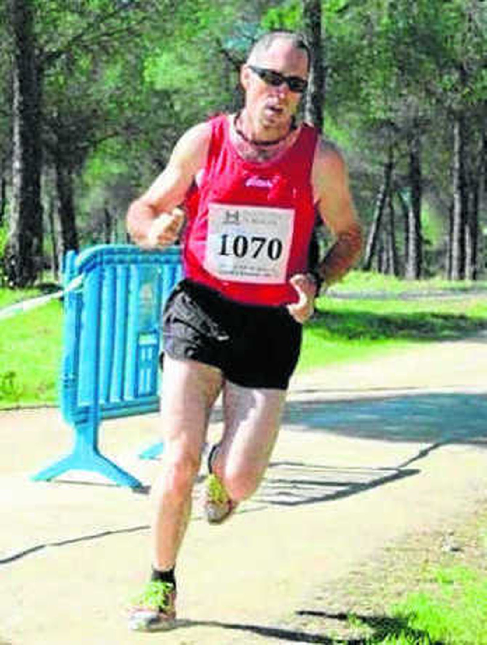 El atleta Iván López realiza un recorrido solidaria en Galicia