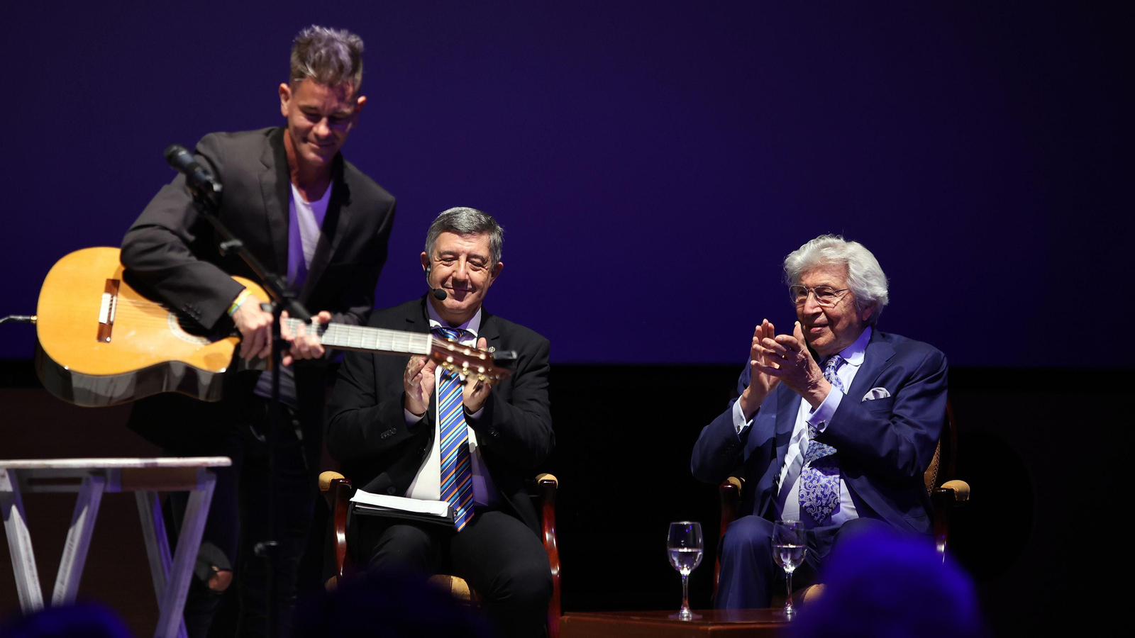 Manuel Alejandro recibe el premio Jerezano del Año del Rotary Club Jerez