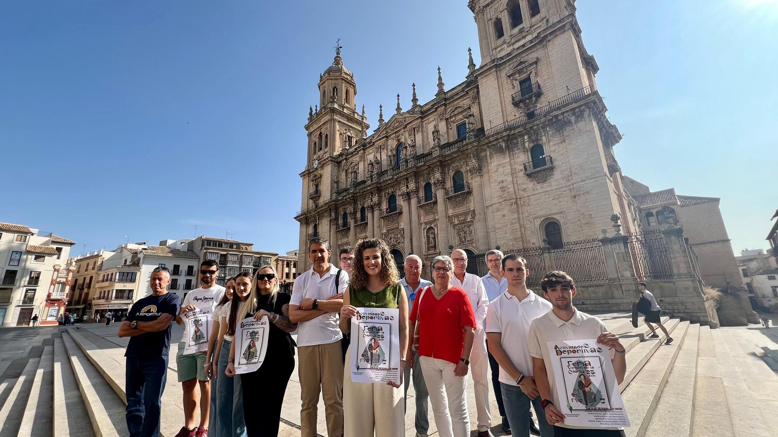 Beatriz López, junto a responsables de clubes jiennenses, en la presentación de la programación.