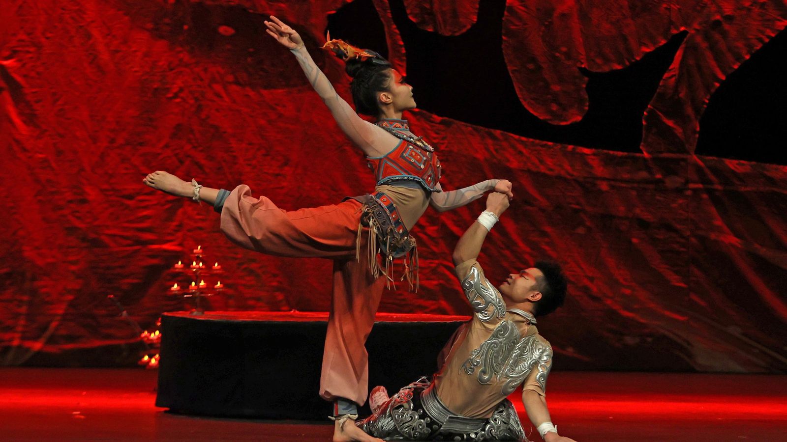 Imágenes del 'Gran Circo Acrobático de China' en el Teatro Villamarta