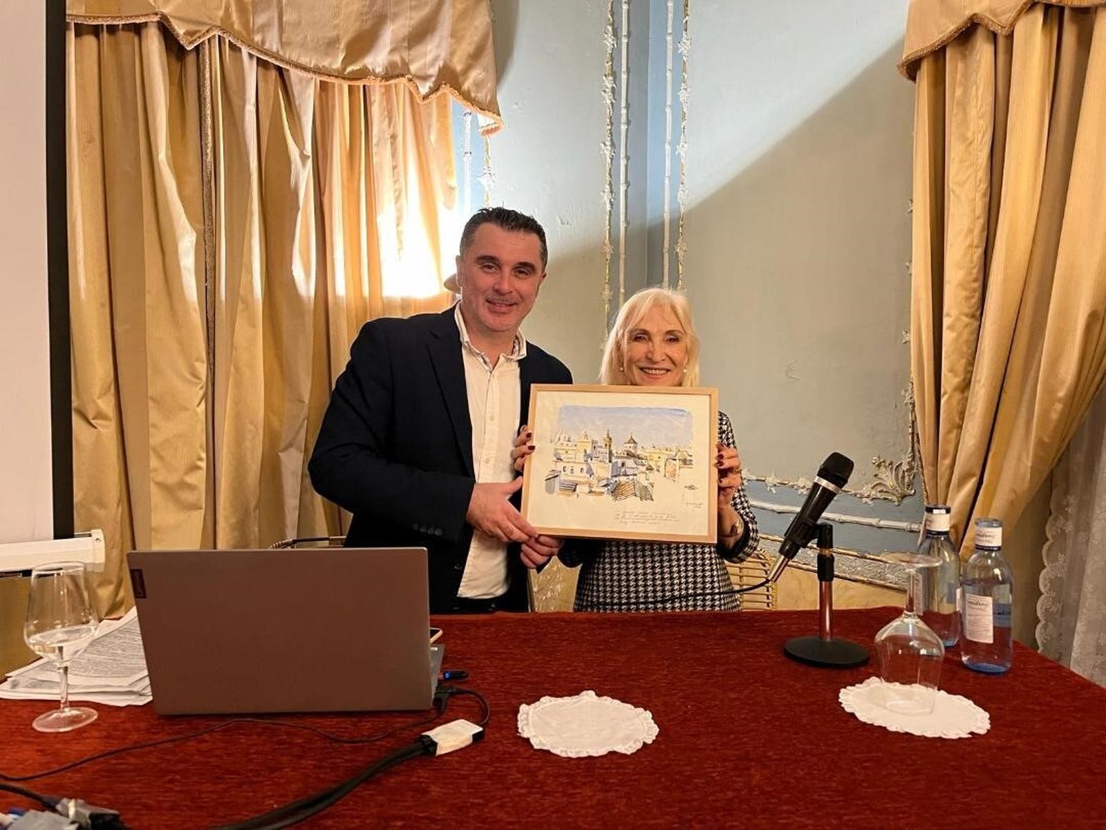 Carlos García Cárdenas con Susi Cigüela, tras finalizar la sesión.