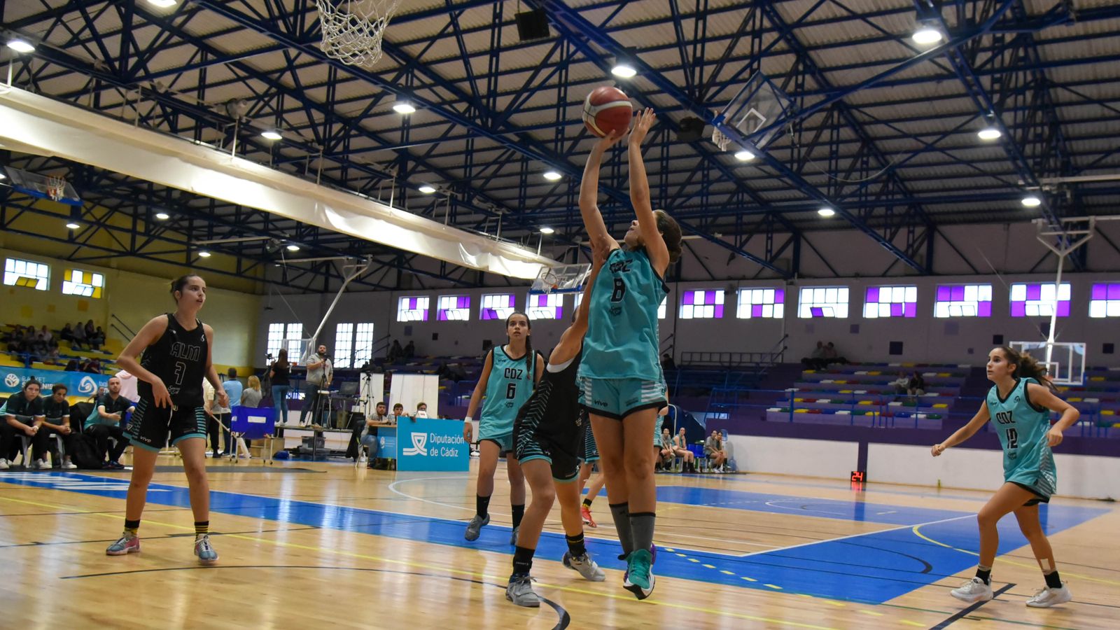 Las fotos de la segunda jornada del Andaluz infantil femenino de baloncesto en La Línea