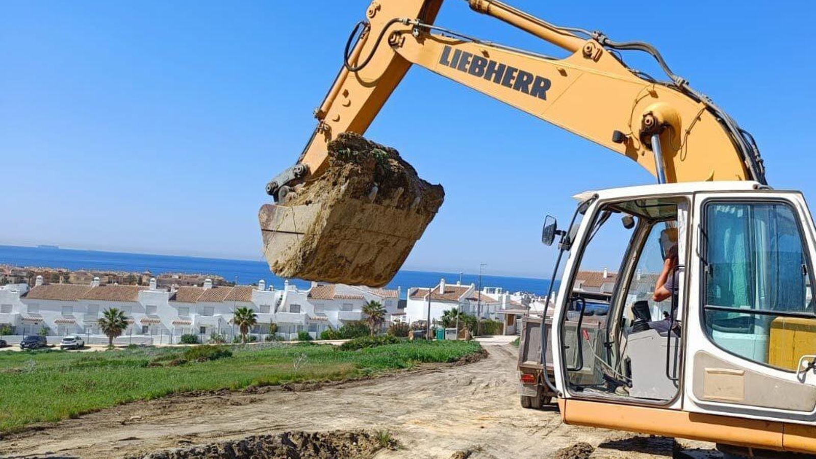 Obras en el complejo de Zahara de los Atunes.