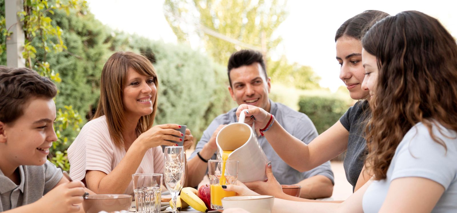 Los cambios en la dieta durante el verano agravan síntomas de pacientes con patologías previas