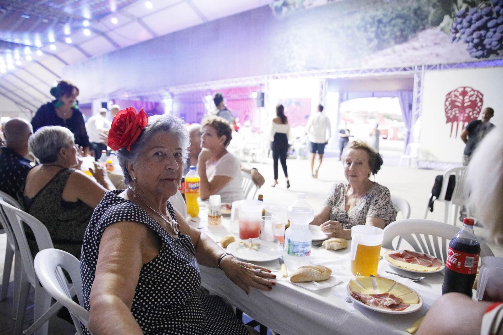 Las mejores imágenes del homenaje a los mayores en la caseta municipal de Almería