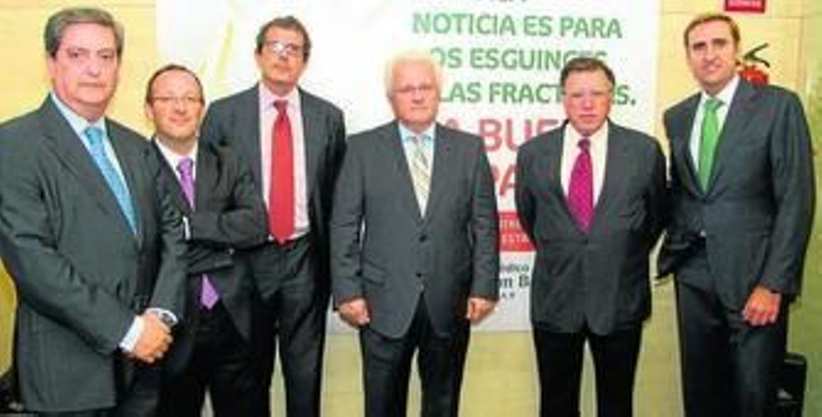 José María Rueda, presidente del Colegio de Enfermería de Sevilla; Joaquín Montenegro, director general de Nisa; Manuel Rodríguez, director del Nisa Sevilla Aljarafe y de San Bernardo; el consejero Enrique Ramírez; Miguel Librero, secretario general del Colegio de Médicos de Sevilla, y Javier Martínez, consejero del Grupo Nisa.