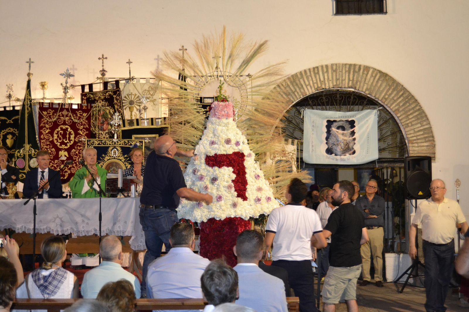 El pregón y la ofrenda floral a la Virgen de la Estrella en Villa del Río, en imágenes