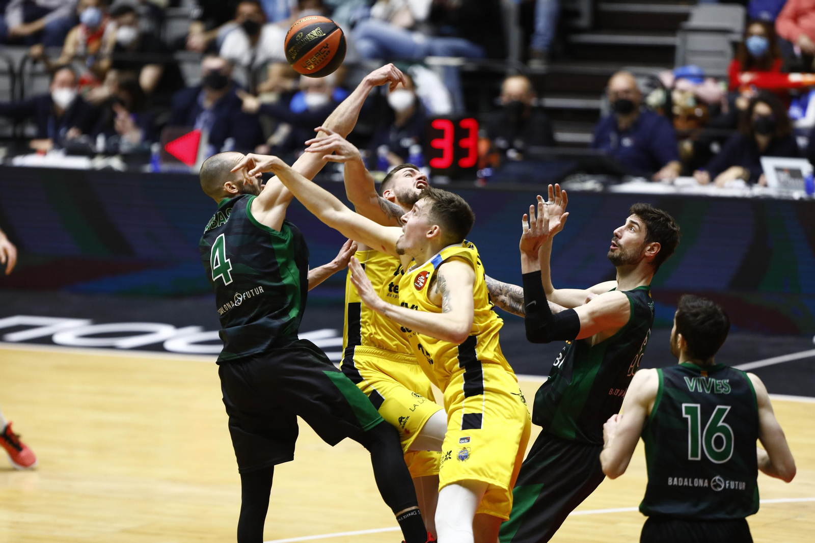 El triunfo de Tenerife sobre Joventut, en imágenes