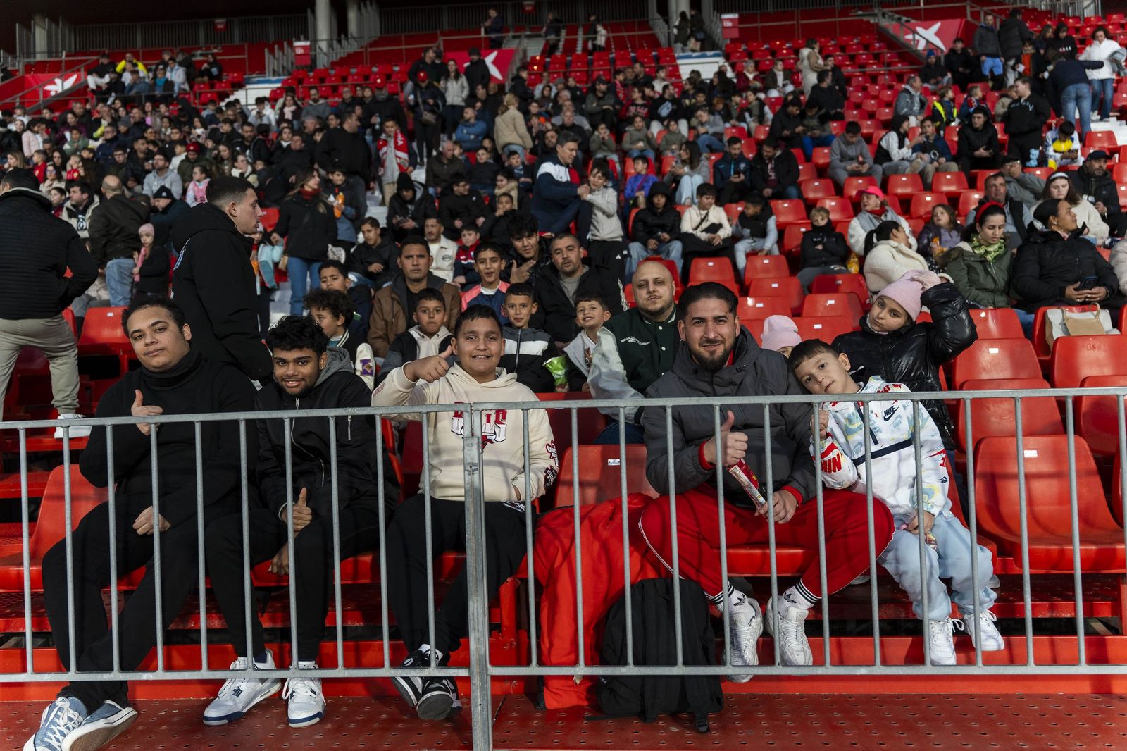 Fotogalería del partido homenaje a Guillermo Blanes entre los veteranos de la UD Almería y el FC Barcelona