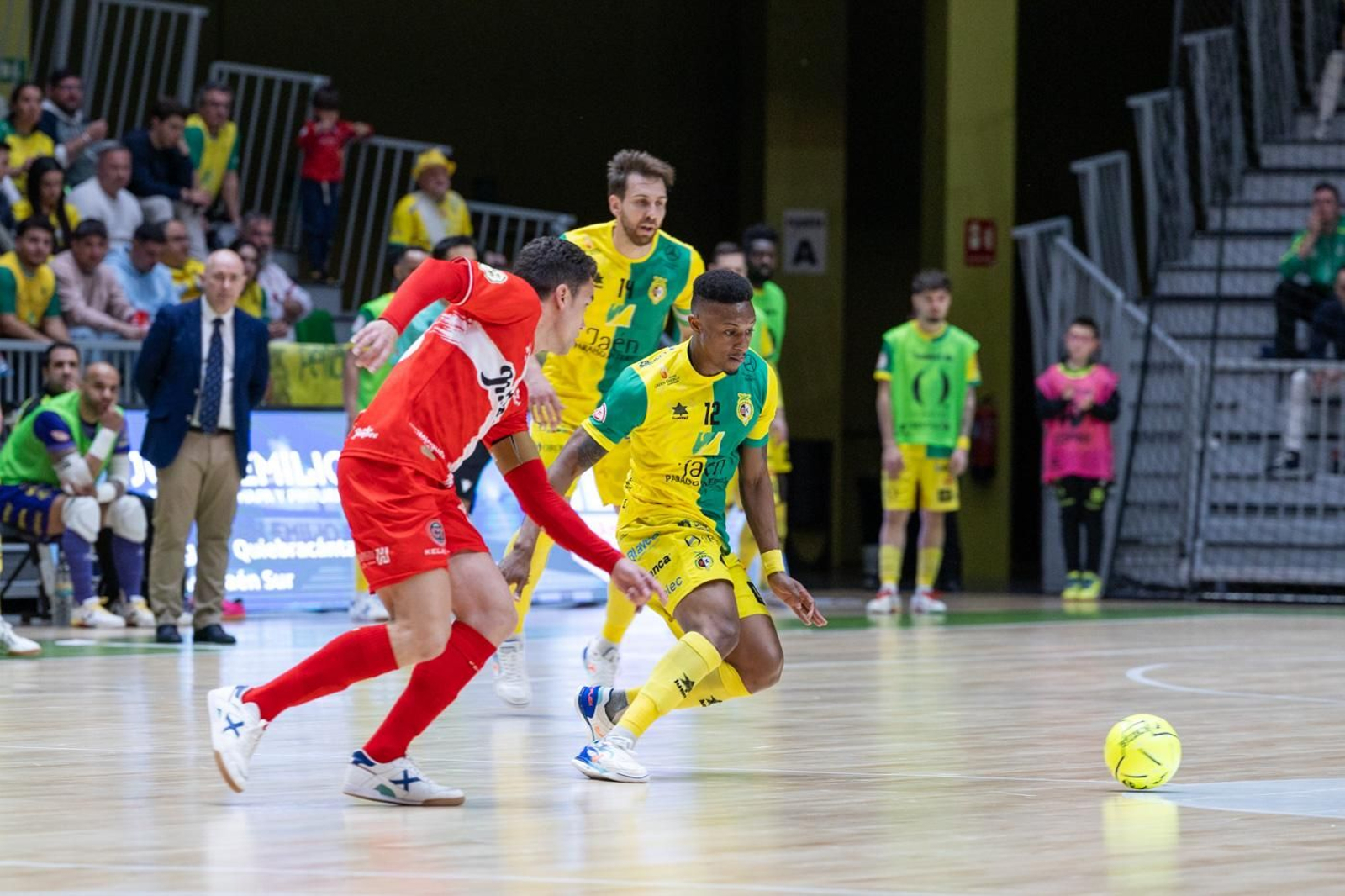 En imágenes: la afición y mejores jugadas del Jaén FS - Jimbee Cartagena
