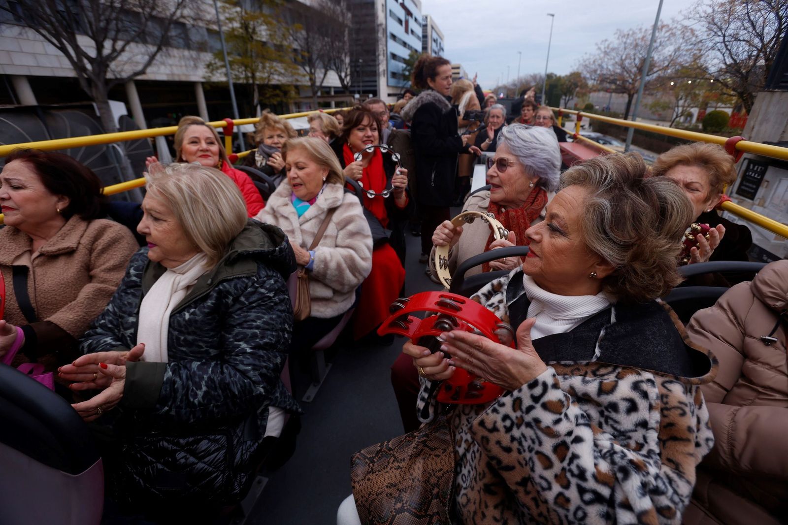 Los mayores de Córdoba cantan a la Navidad en un 'Coro de Coros'
