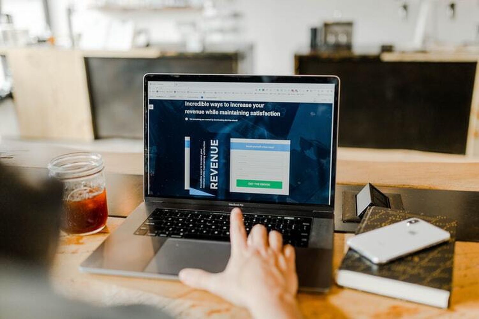 Descubre los beneficios de participar en el comercio de divisas