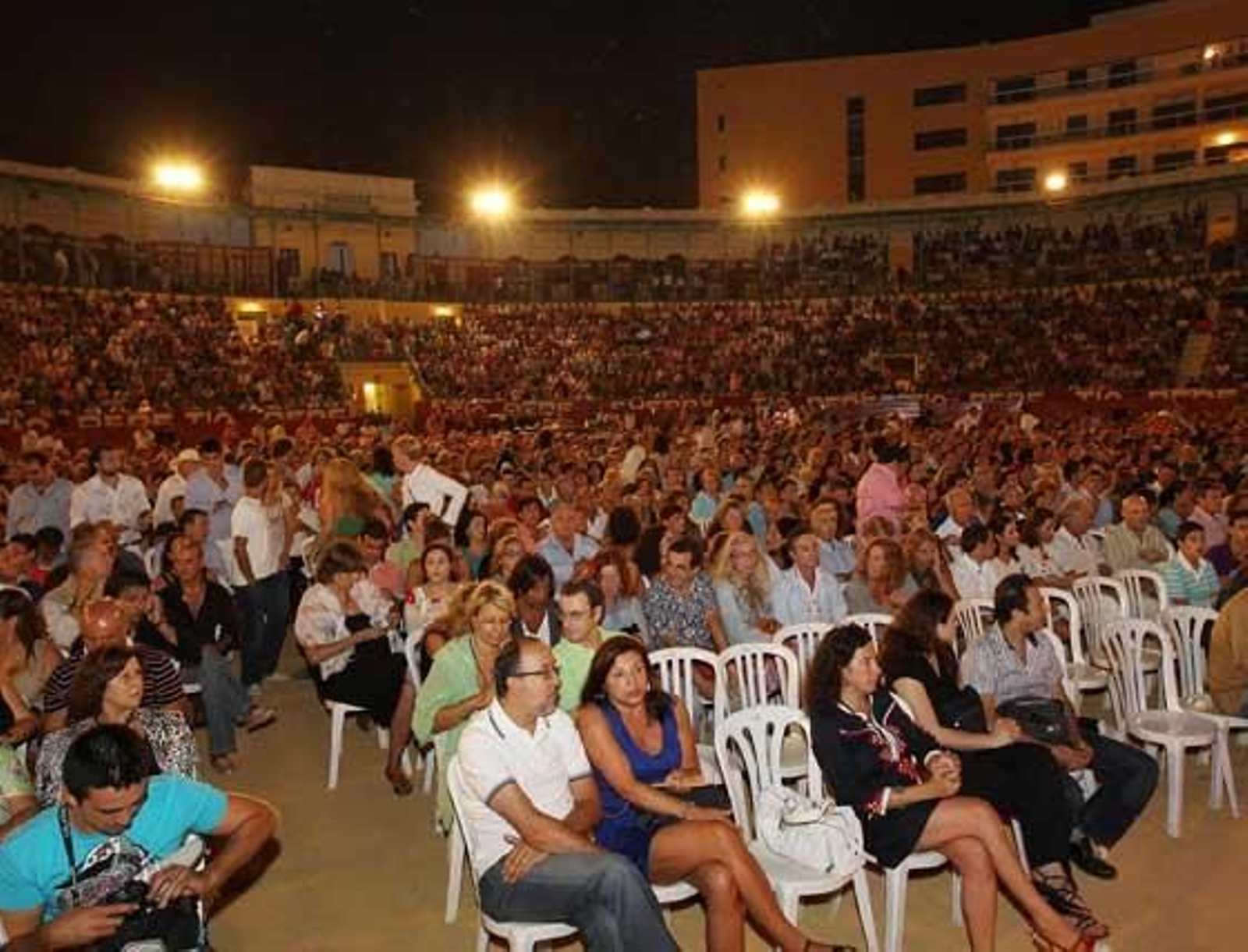 La plaza de toros se llenó para el reencuentro de Paco de Lucía con Jerez cuarenta años después

Foto: Miguel Angel Gonzalez