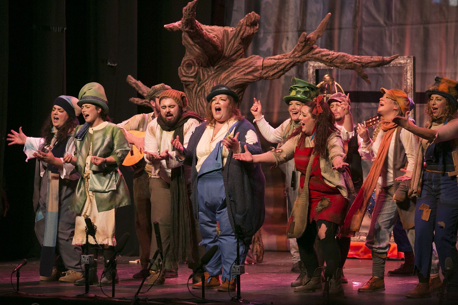 ¡La agrupación mixta de Víctor Quintero.