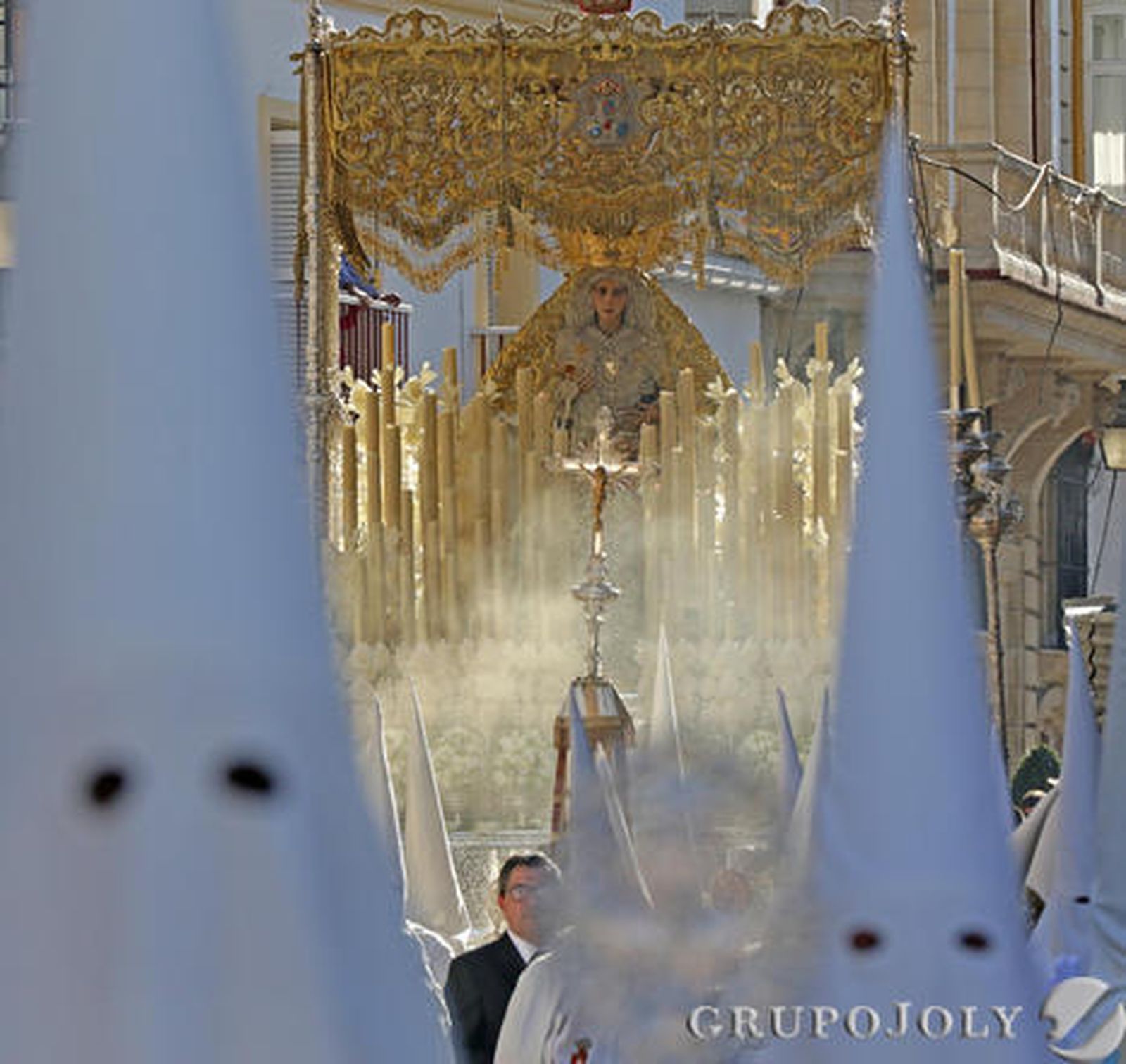 El palio de Madre de Dios de la Misericordia lució en una tarde radiante.

Foto: Miguel Angel Gonzalez