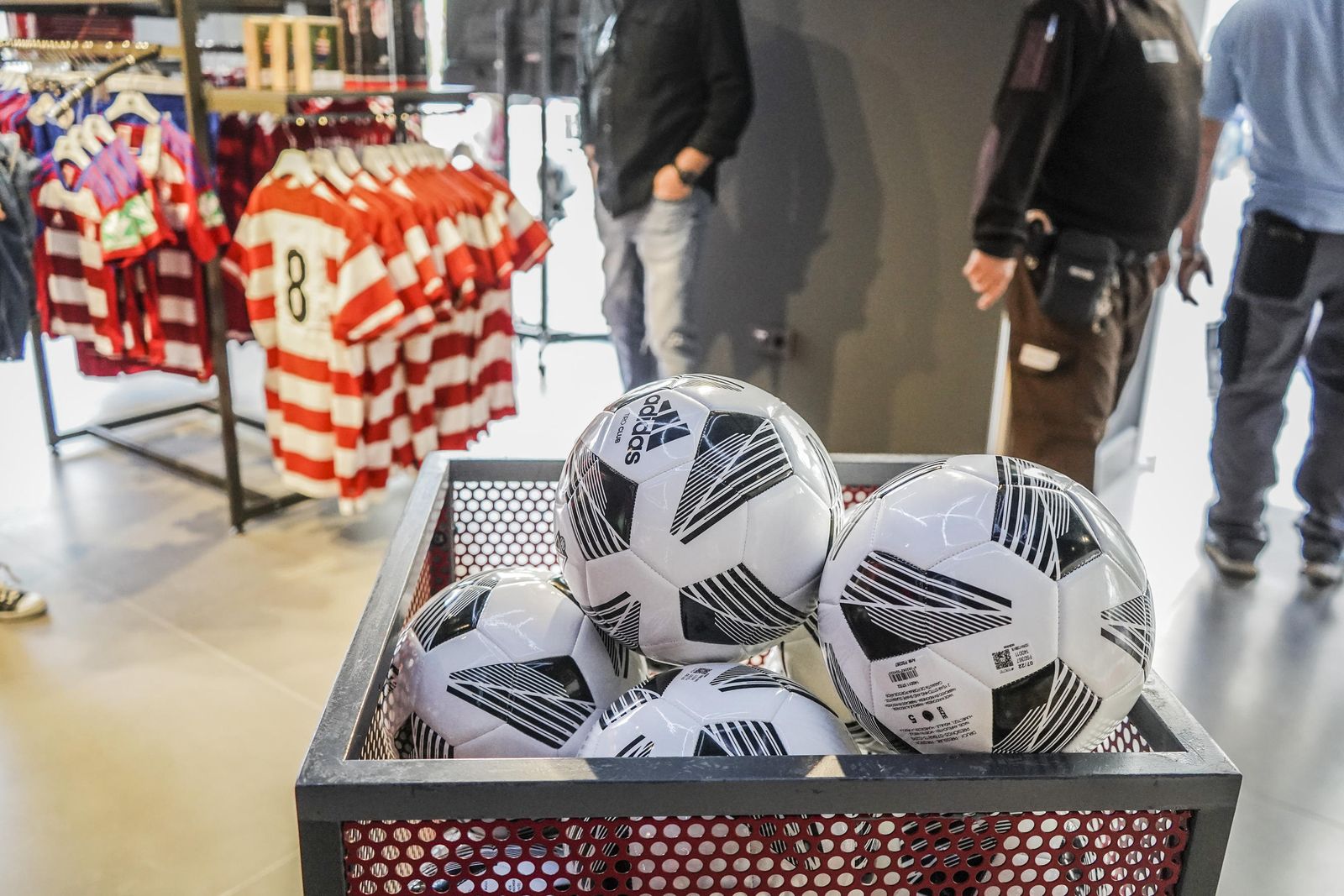 Conoce la nueva tienda del Granada en el centro