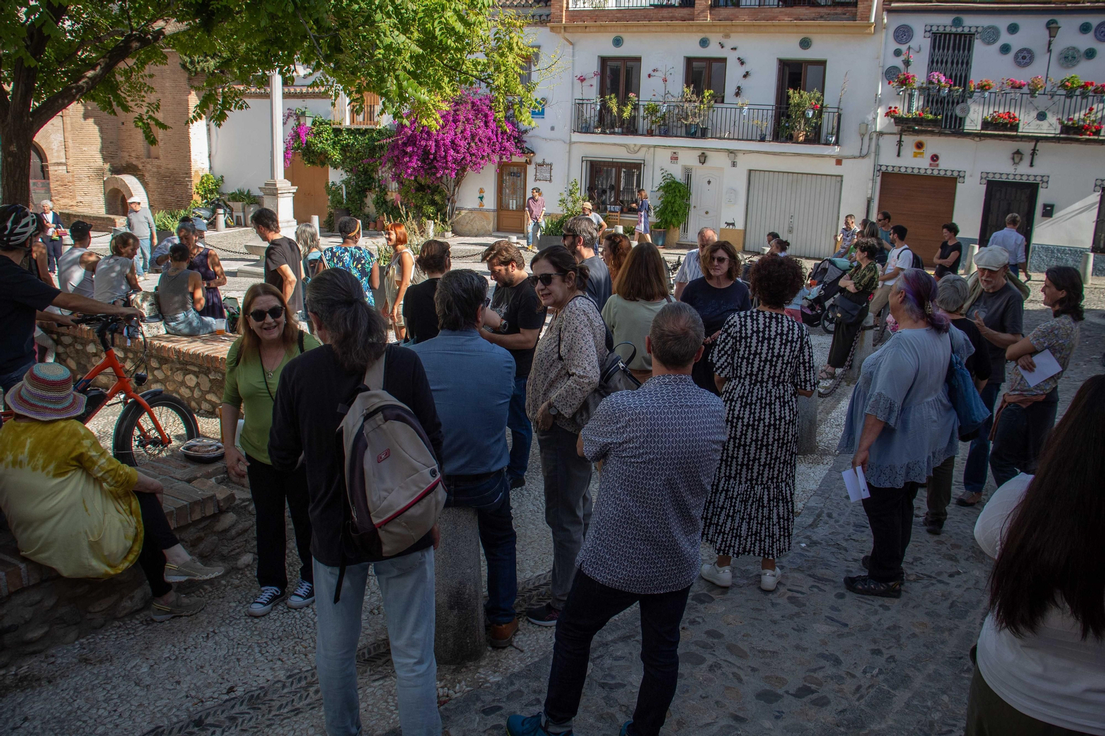 Cafetada contra el turismo masificado en el Albaicín, en imágenes