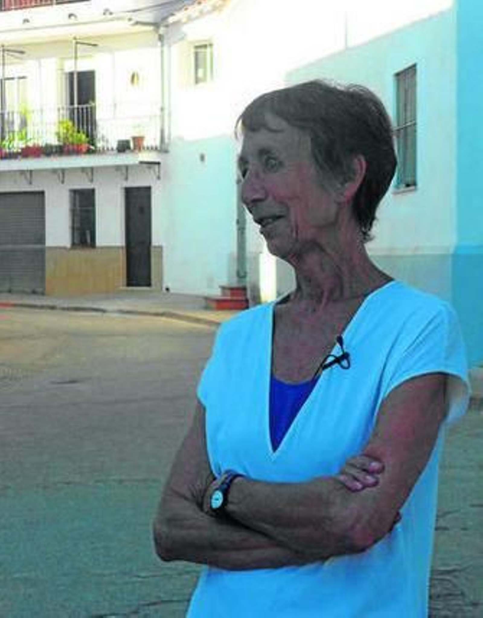 Los vecinos acuden en masa a ver la exposición de Angelika Weidmann.