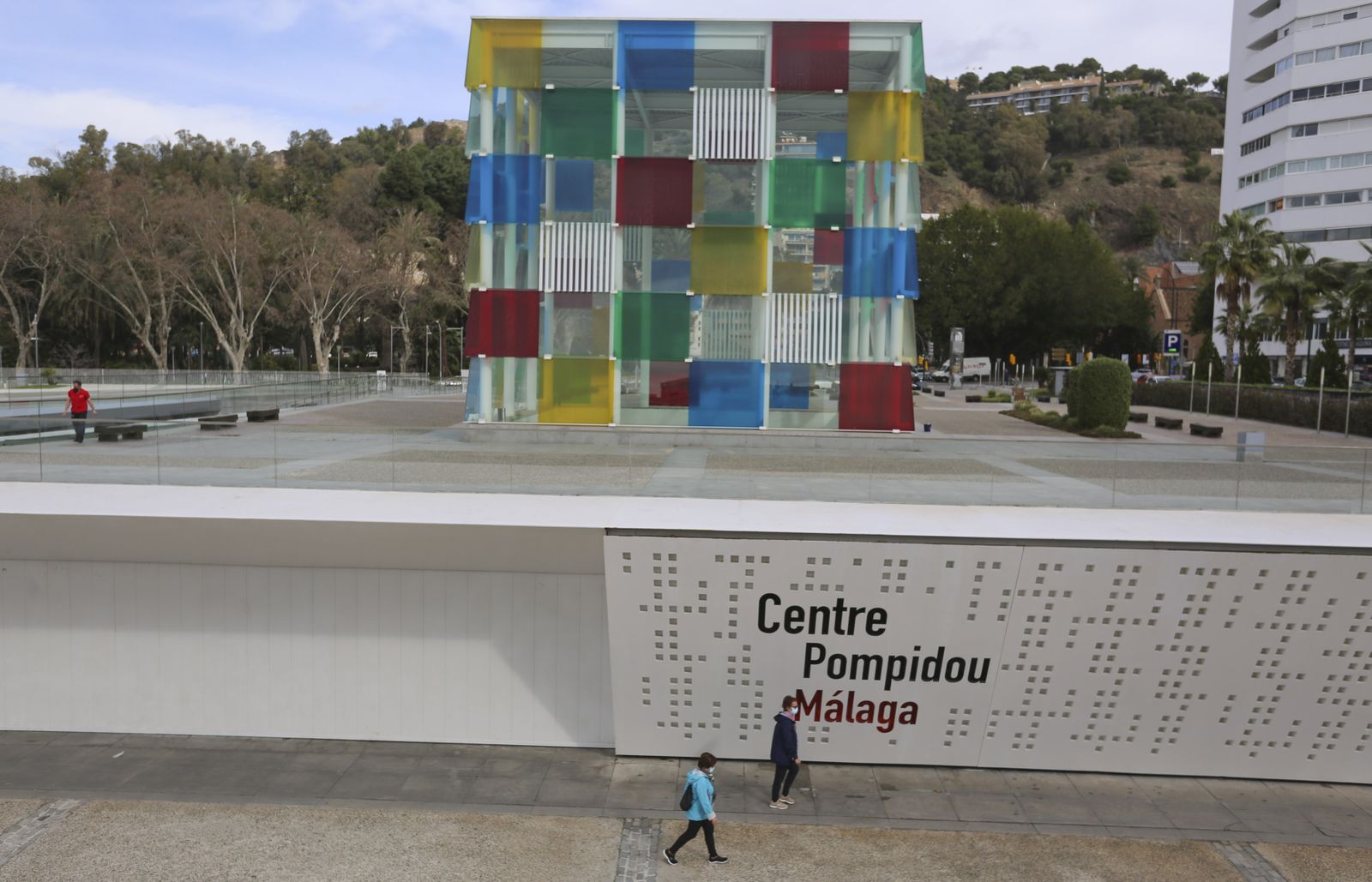 El Muelle Uno tras la primera semana de cierre de comercio y hostelería en Málaga capital