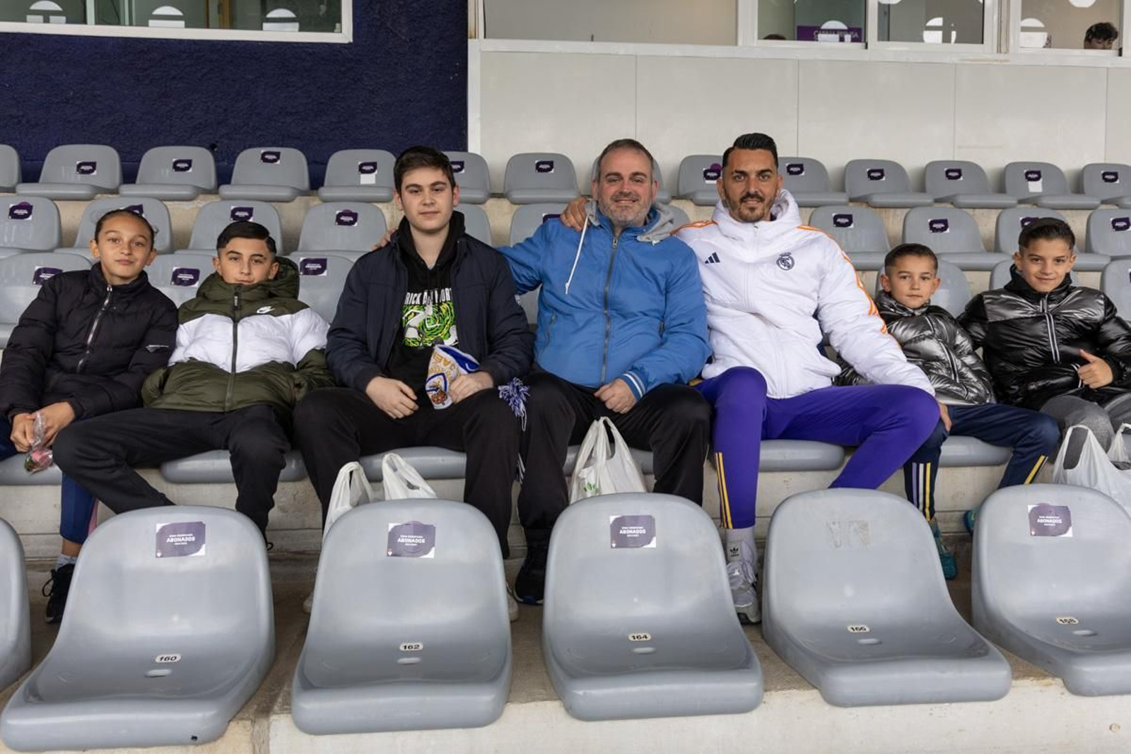 La emoción del triunfo in extremis del Real Jaén ante el Atlético Mancha Real, en imágenes