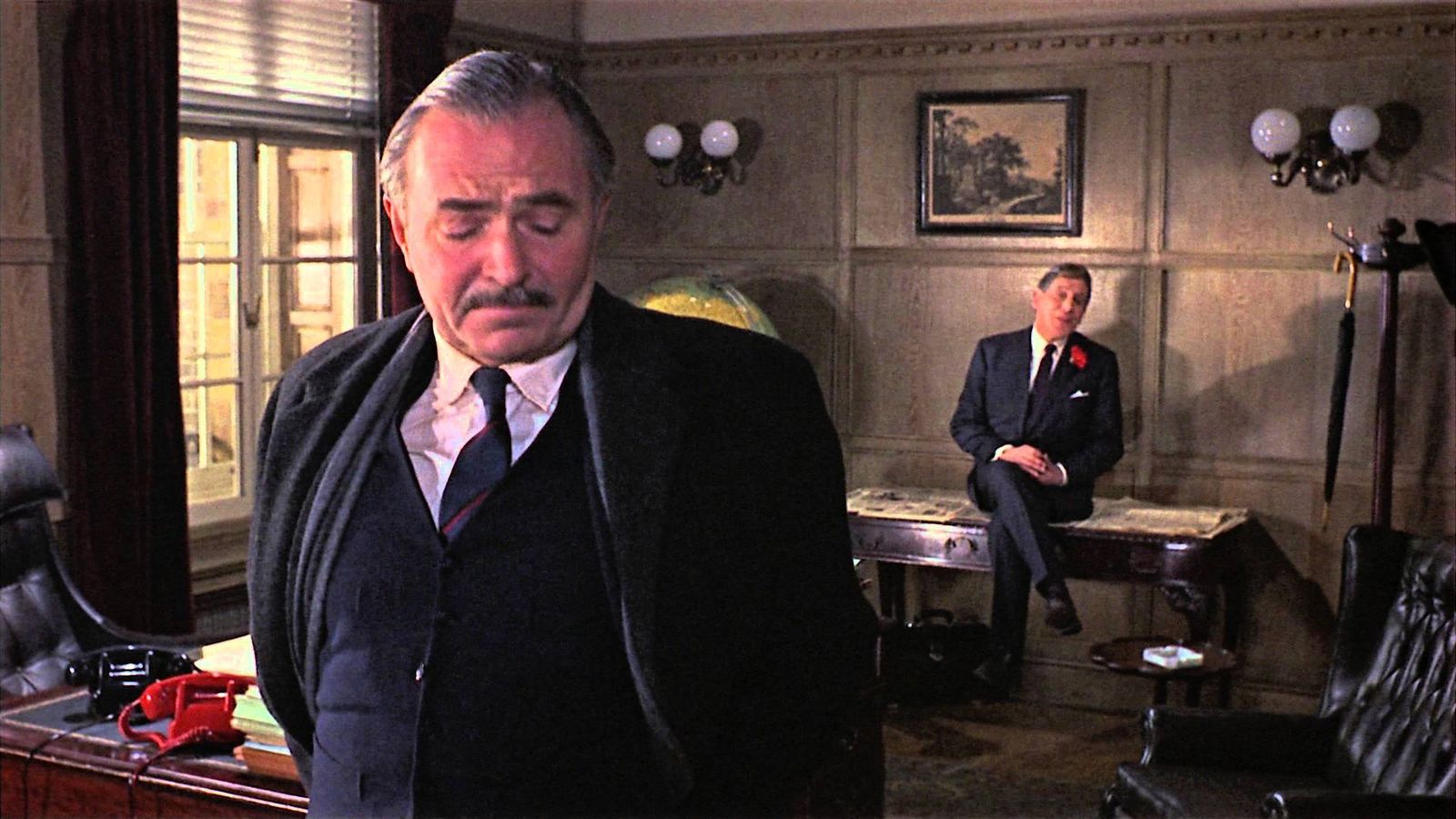 James Mason, en 'Llamada para un muerto'.