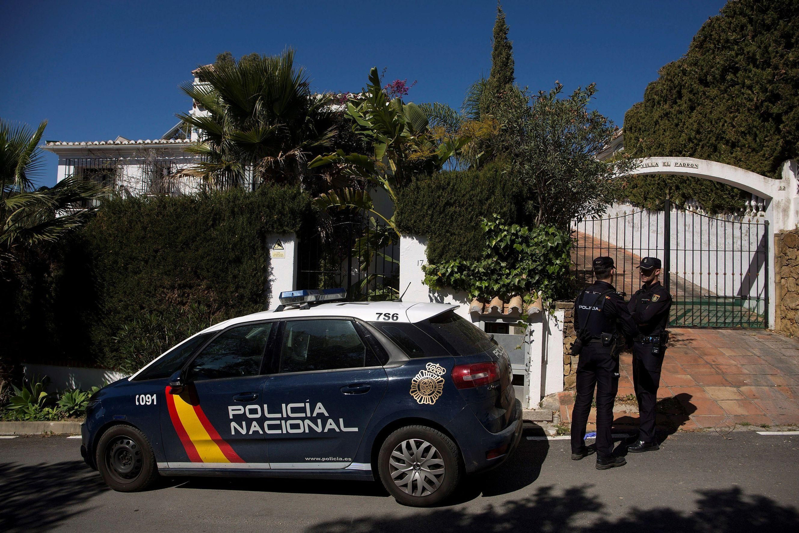 Policías nacionales en la vivienda en la que ocurrieron los hechos. Policías nacionales en la vivienda en la que ocurrieron los hechos.