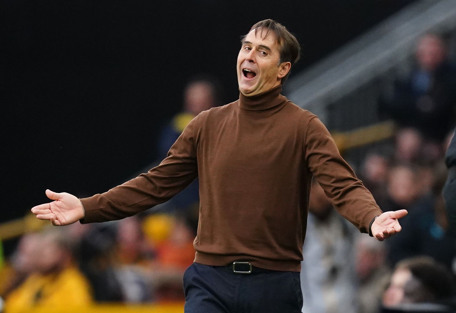 Lopetegui se queja en una acción del Wolverhampton-Manchester United.
