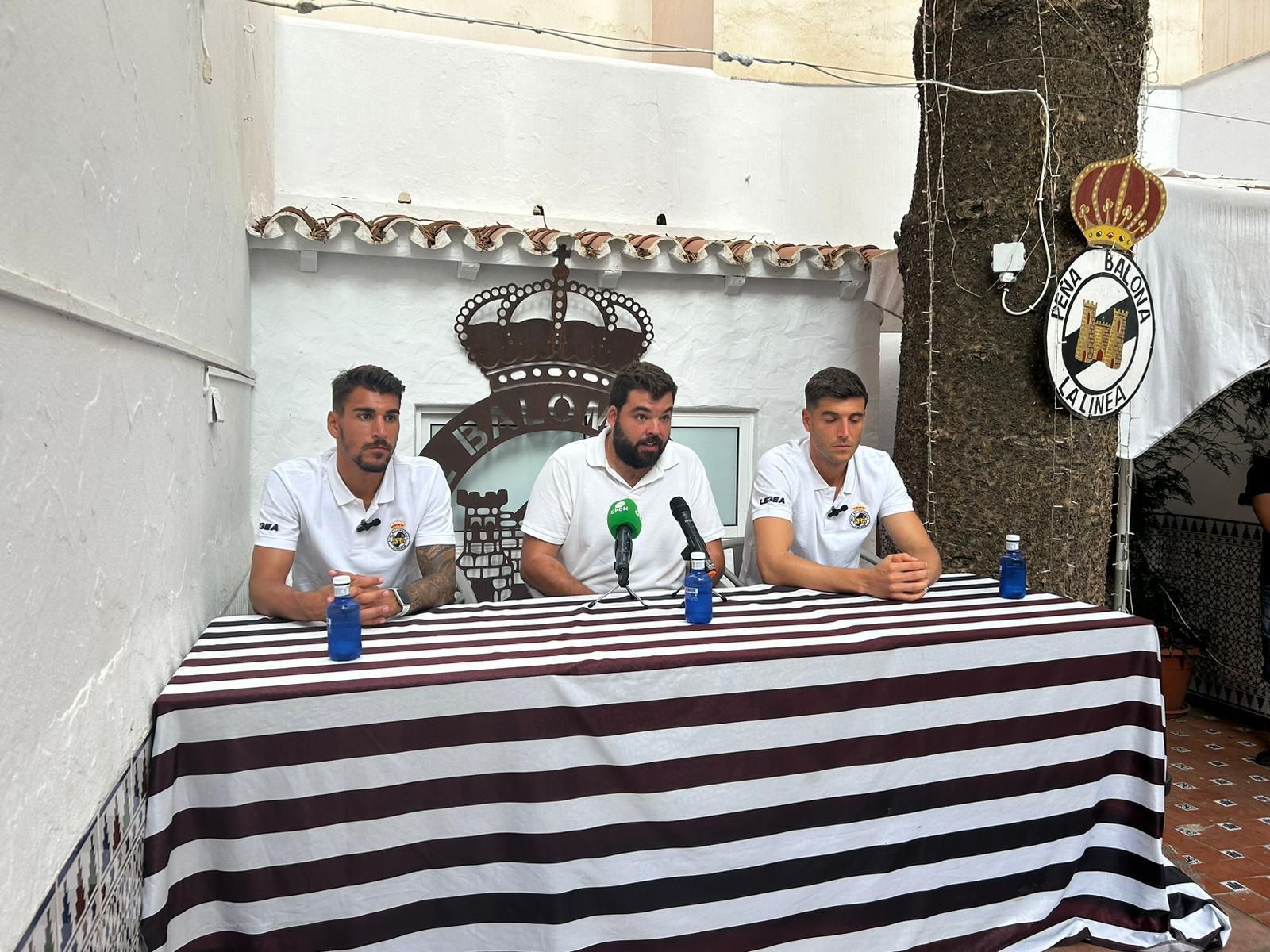 Diego Jiménez, Alberto Achirica y Javi Fernández, en la Peña Balona.
